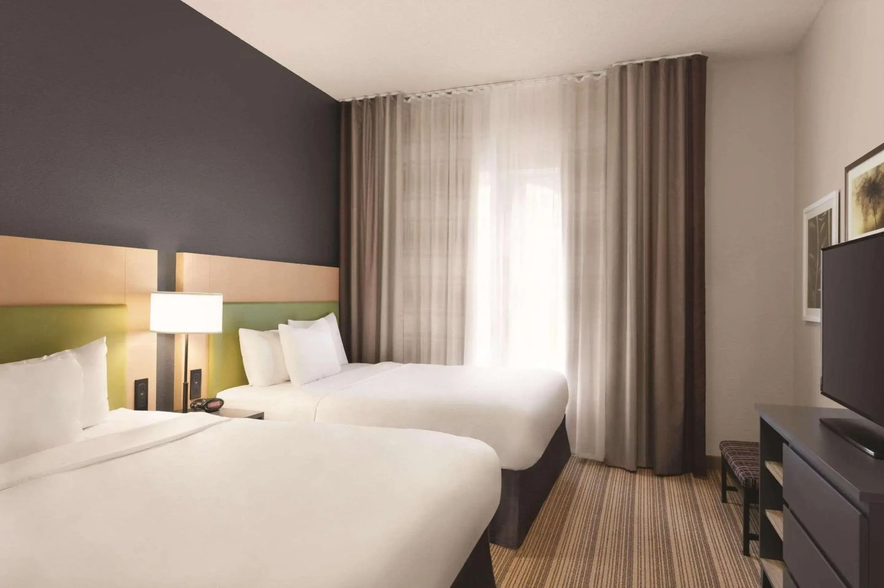 Bedroom, Bed in Country Inn & Suites by Radisson, St Charles Historic District Bedroom, Bed in Country Inn & Suites by Radisson, St Charles Historic District