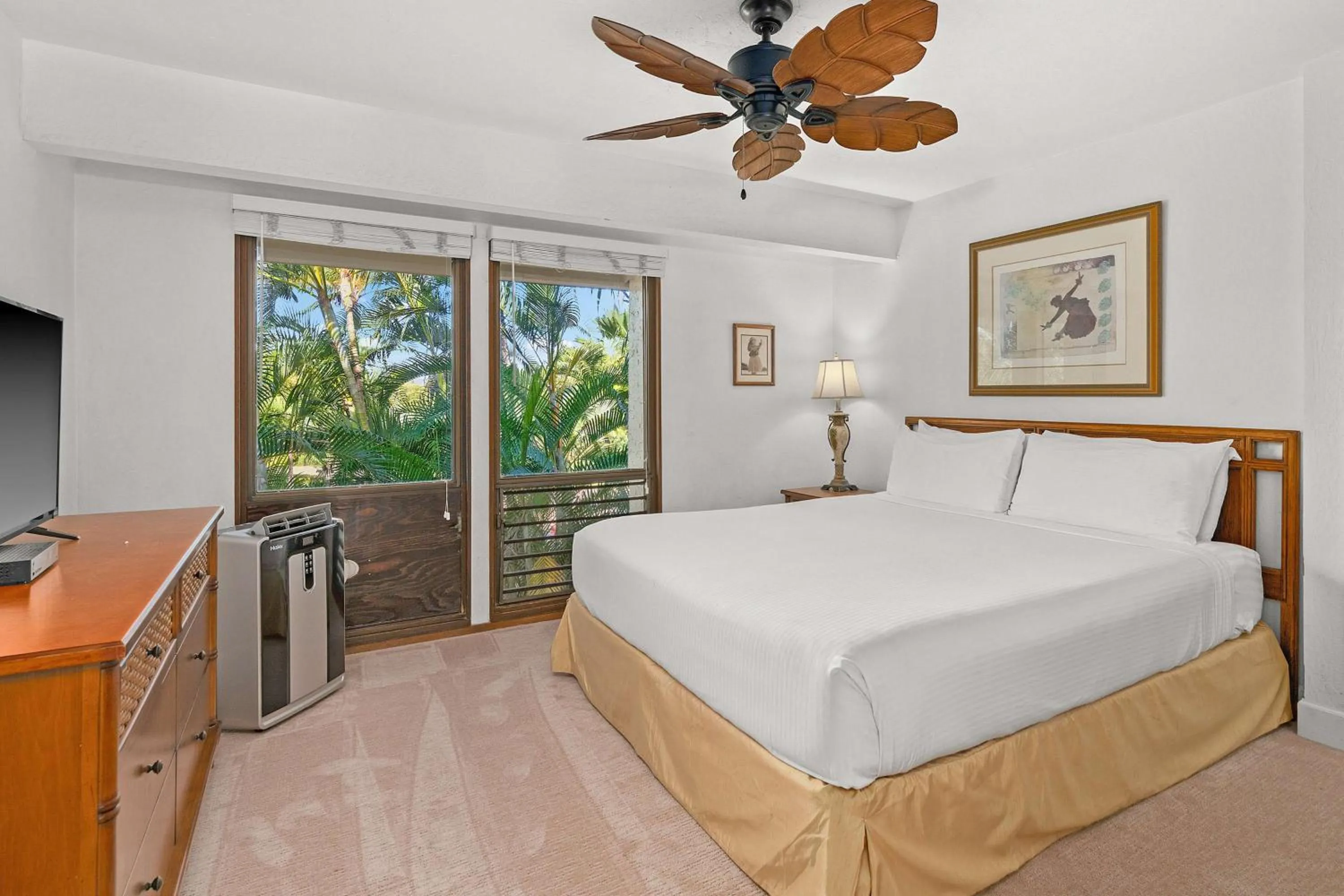 Bed in Aston At Poipu Kai