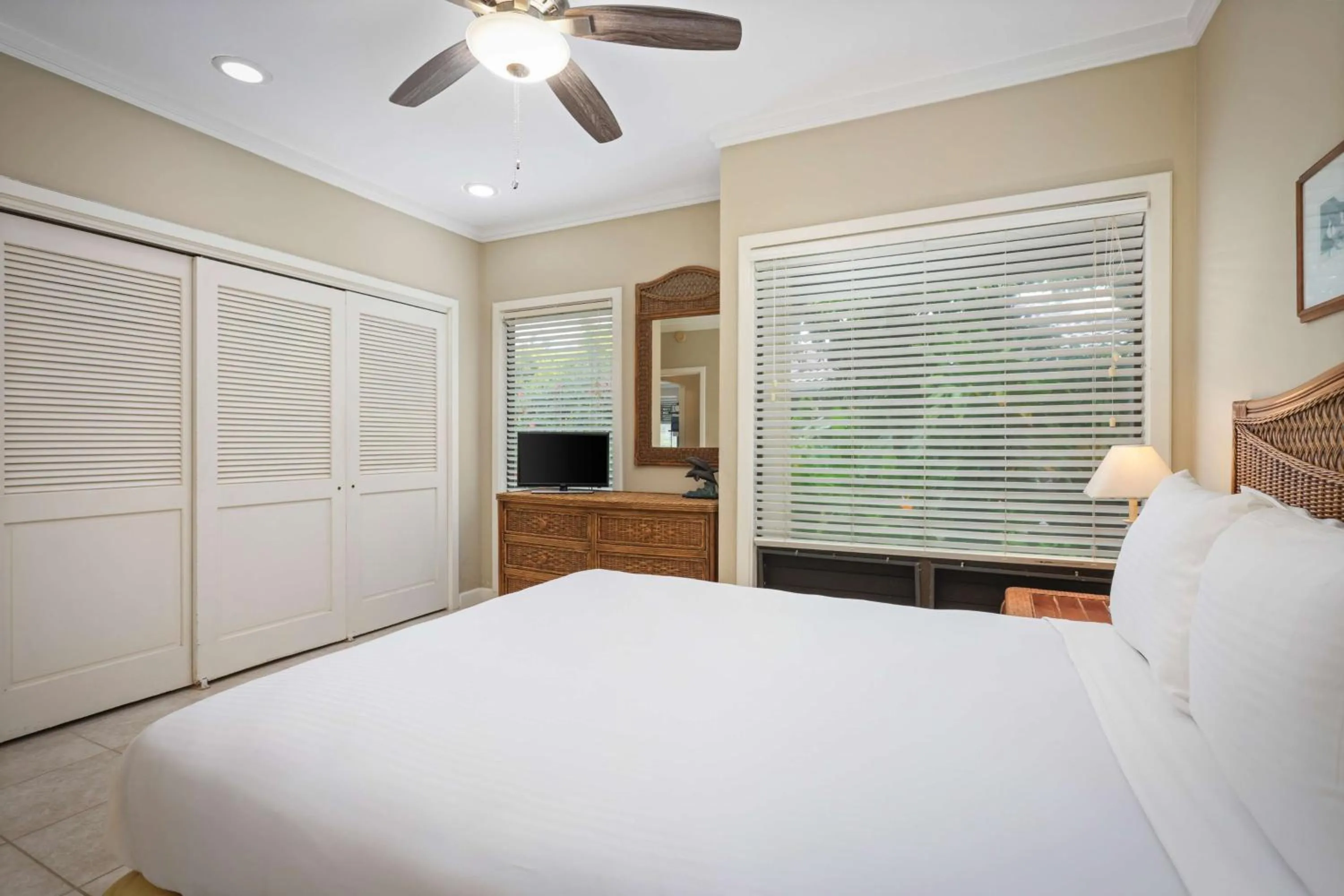 Bed in Aston At Poipu Kai