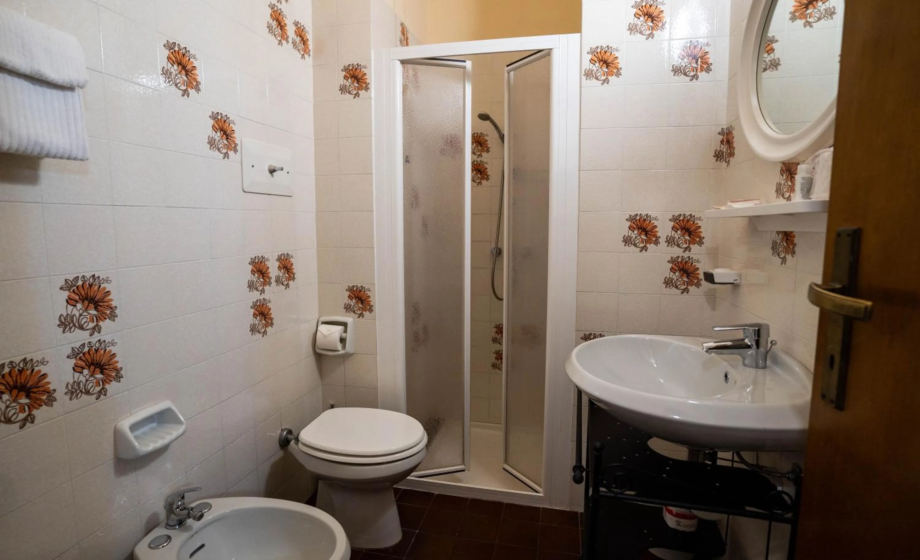 Shower in Hotel Sorriso