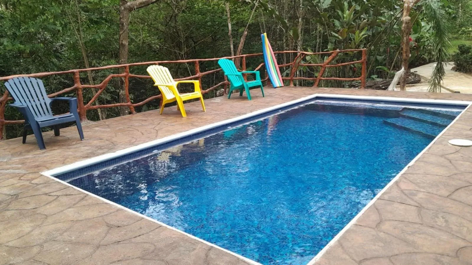 Swimming pool in Hidden Paradise Lodge