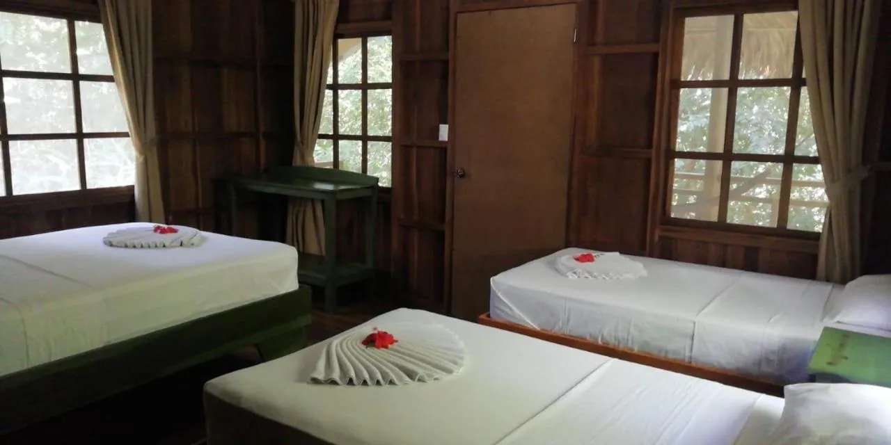 Bed in Hidden Paradise Lodge