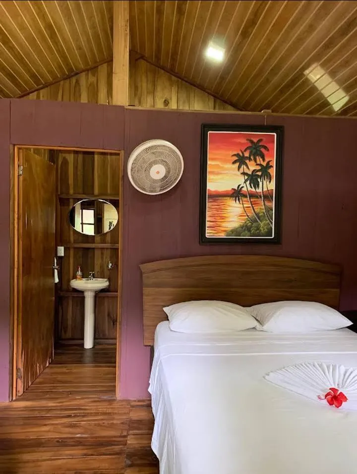 Bed in Hidden Paradise Lodge