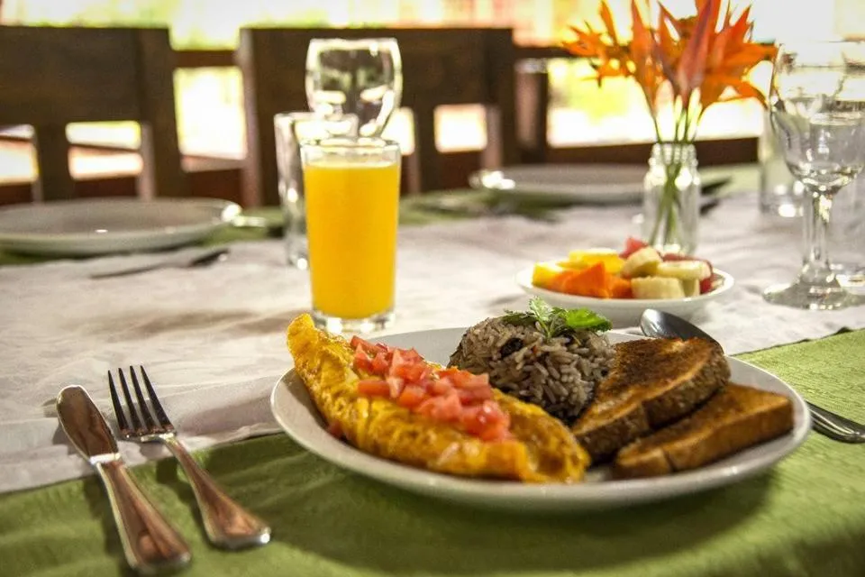 Breakfast in Hidden Paradise Lodge
