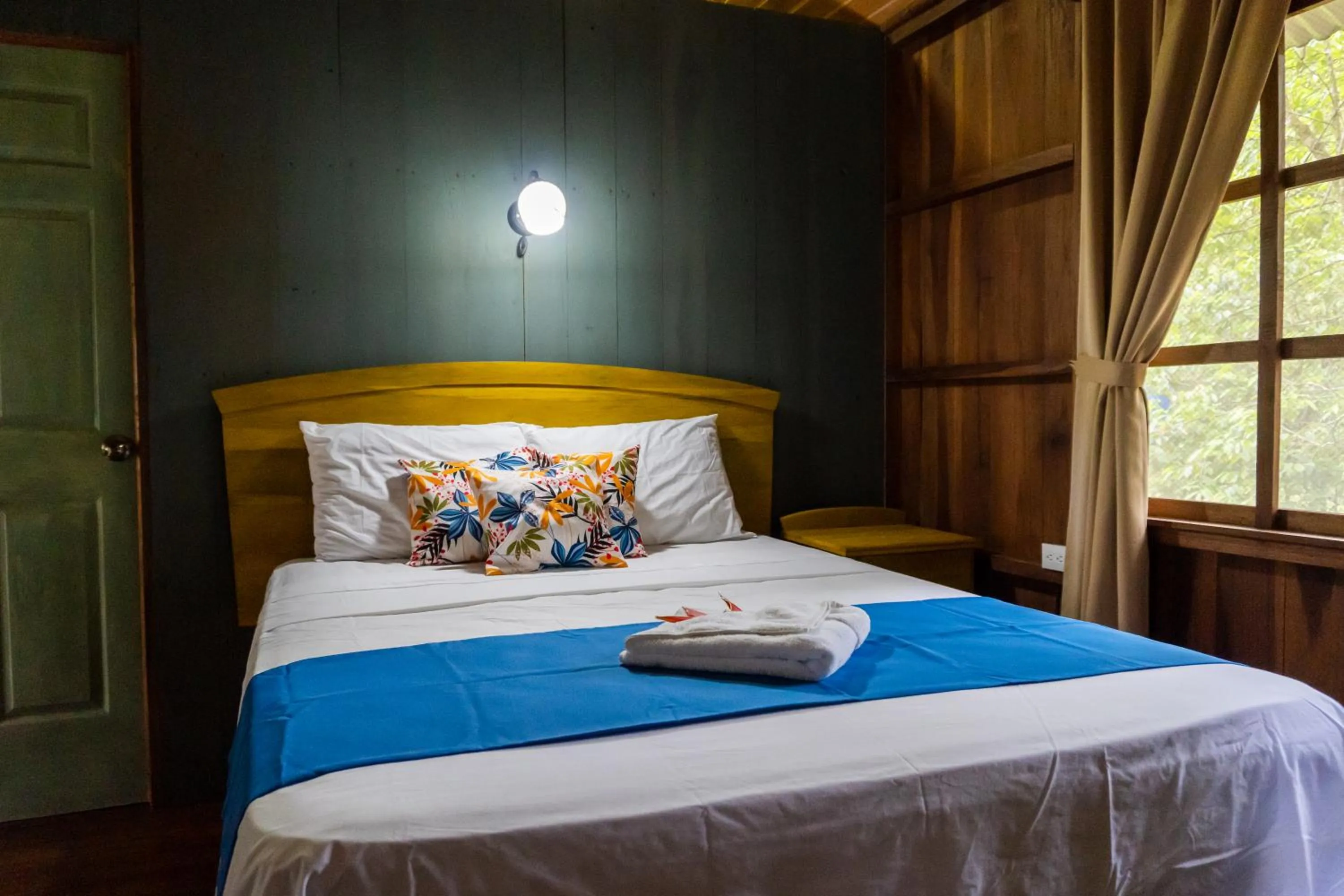 Bed in Hidden Paradise Lodge