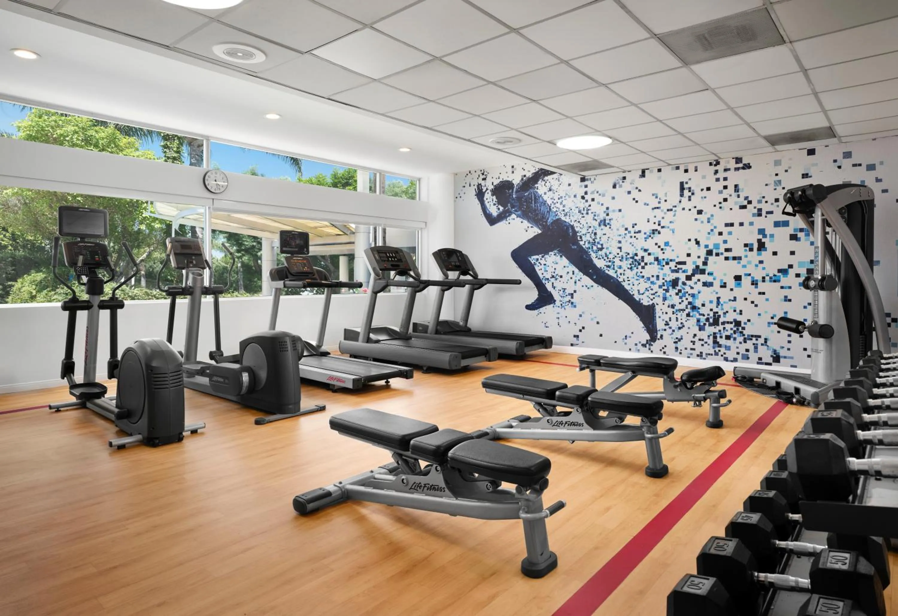 Fitness centre/facilities in Sheraton Ontario Airport Hotel
