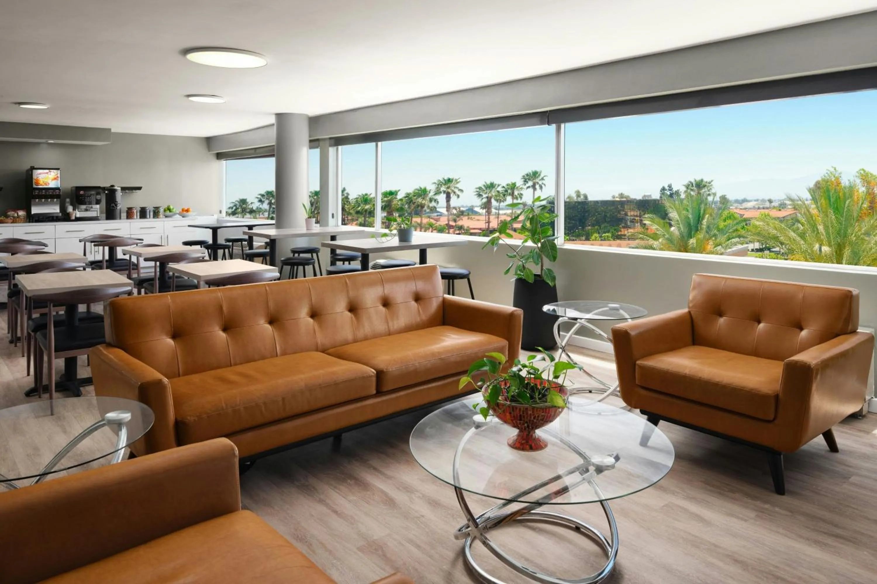 Lounge or bar in Sheraton Ontario Airport Hotel