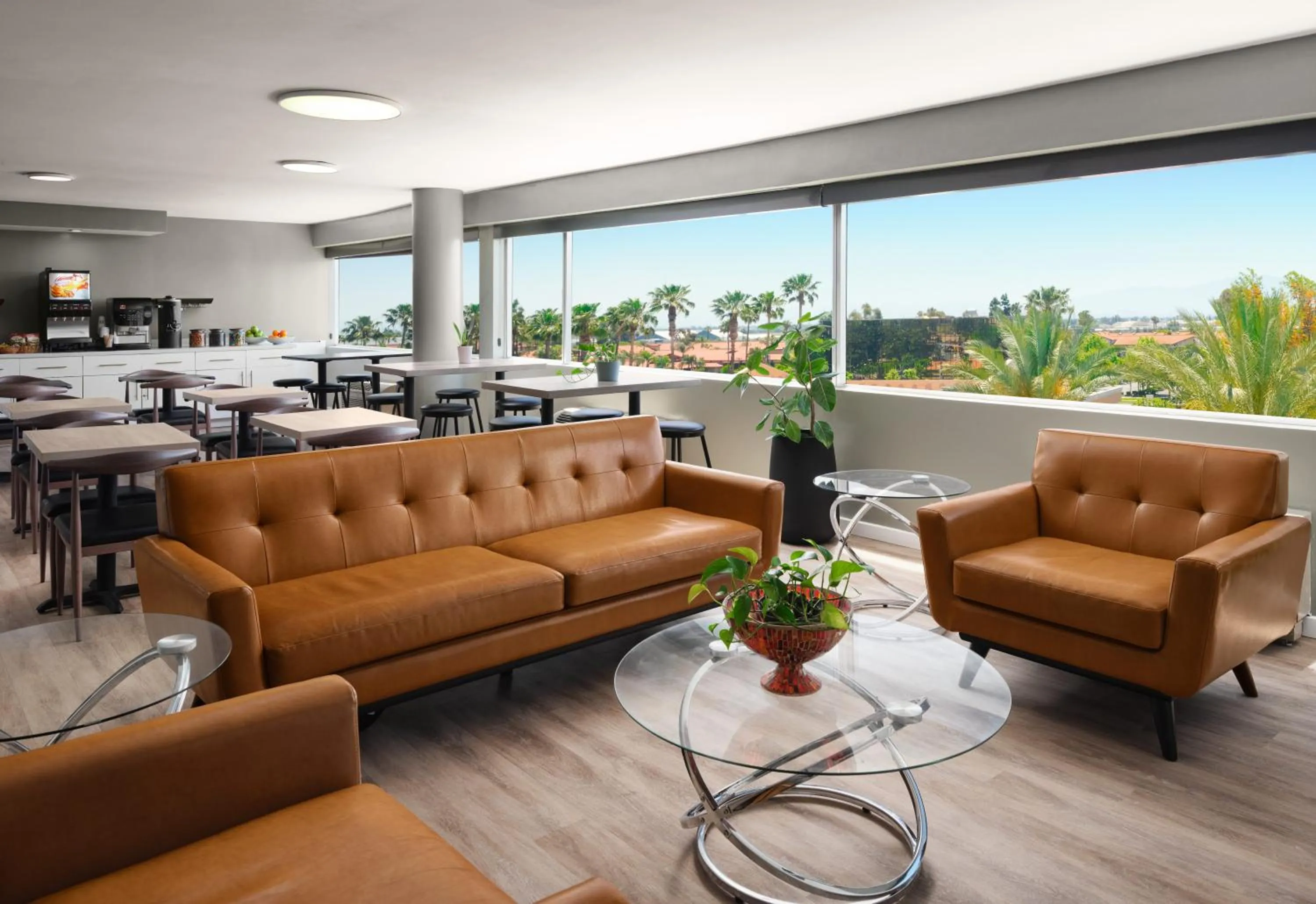 Lounge or bar in Sheraton Ontario Airport Hotel