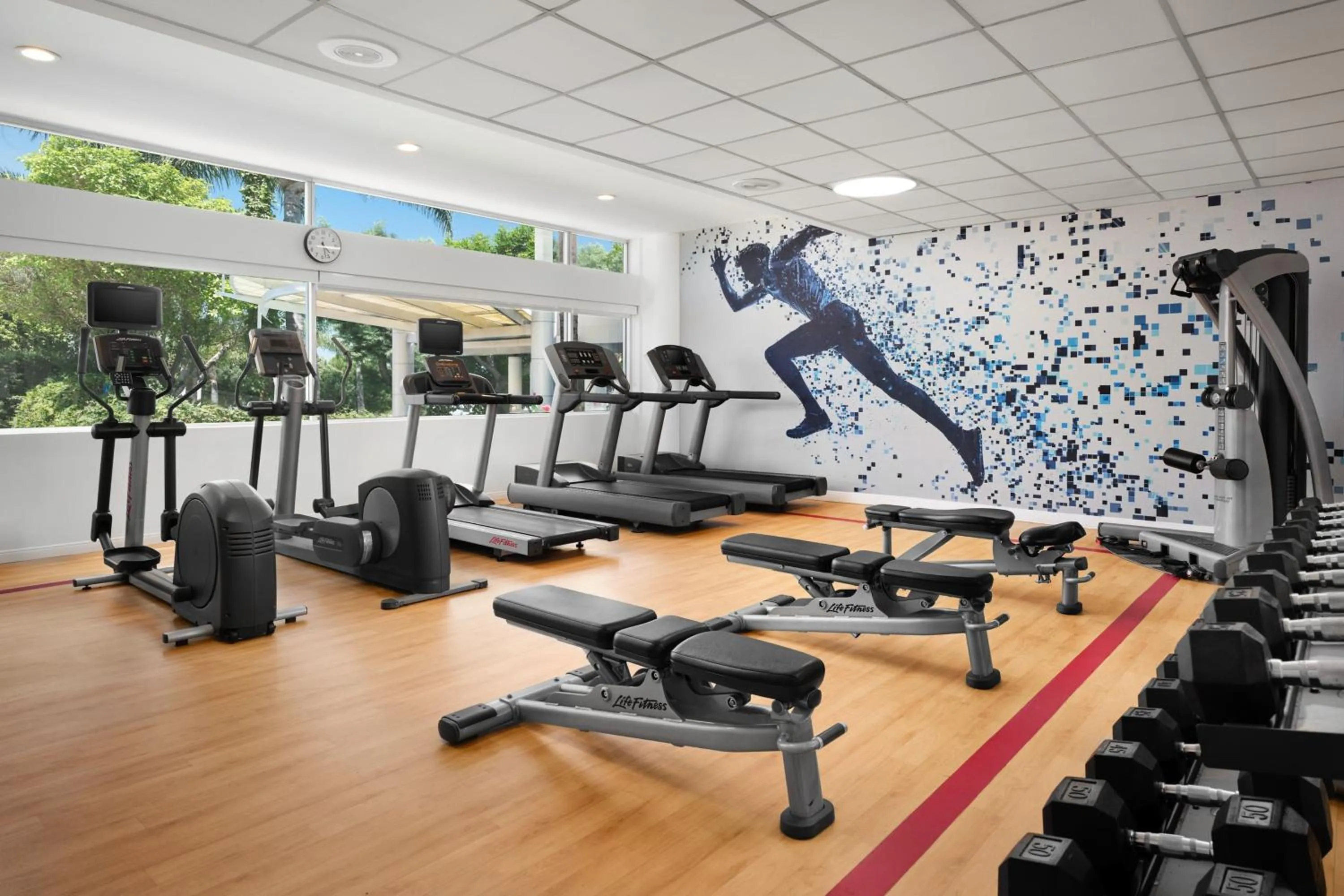 Fitness centre/facilities in Sheraton Ontario Airport Hotel