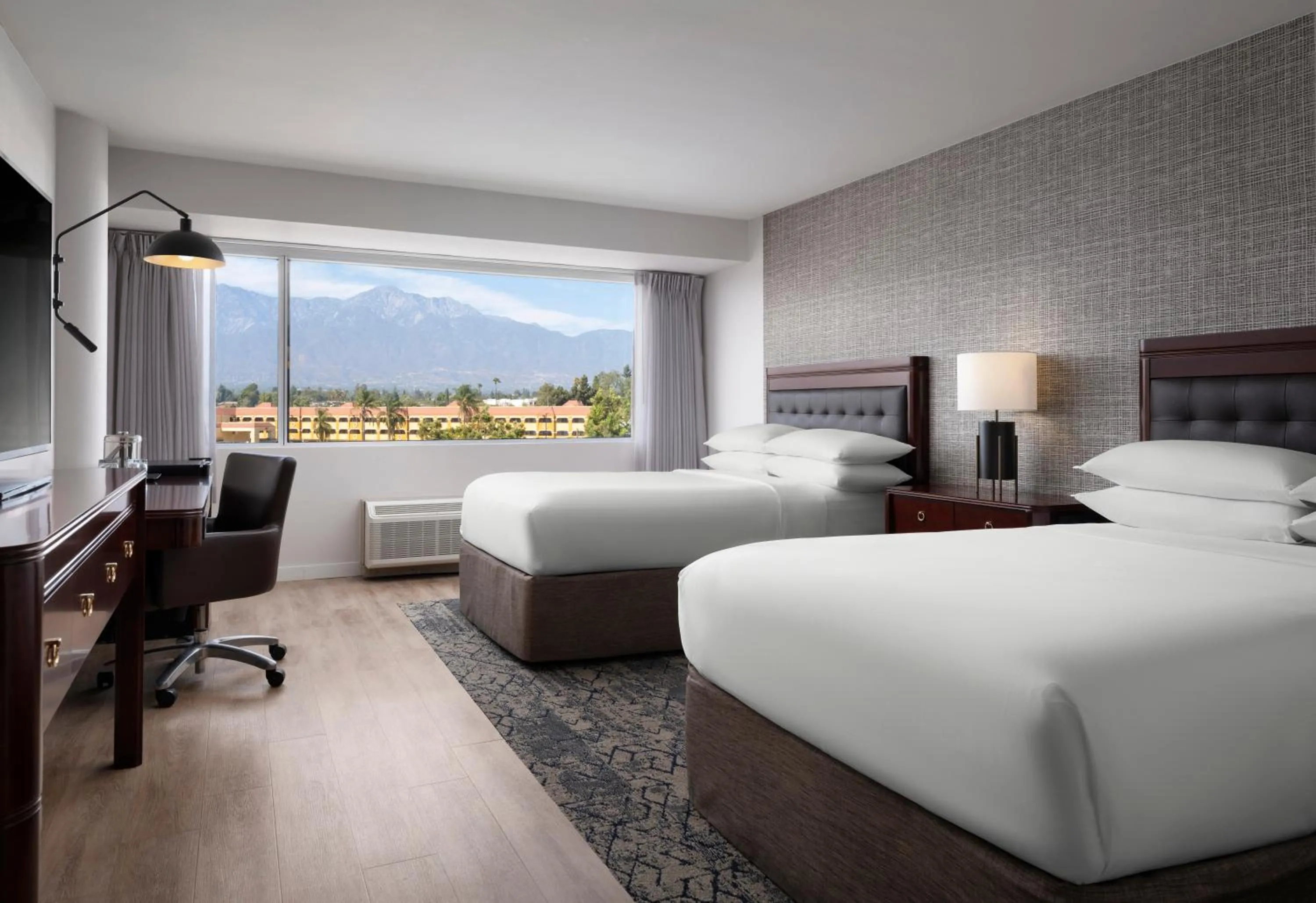 Bed in Sheraton Ontario Airport Hotel