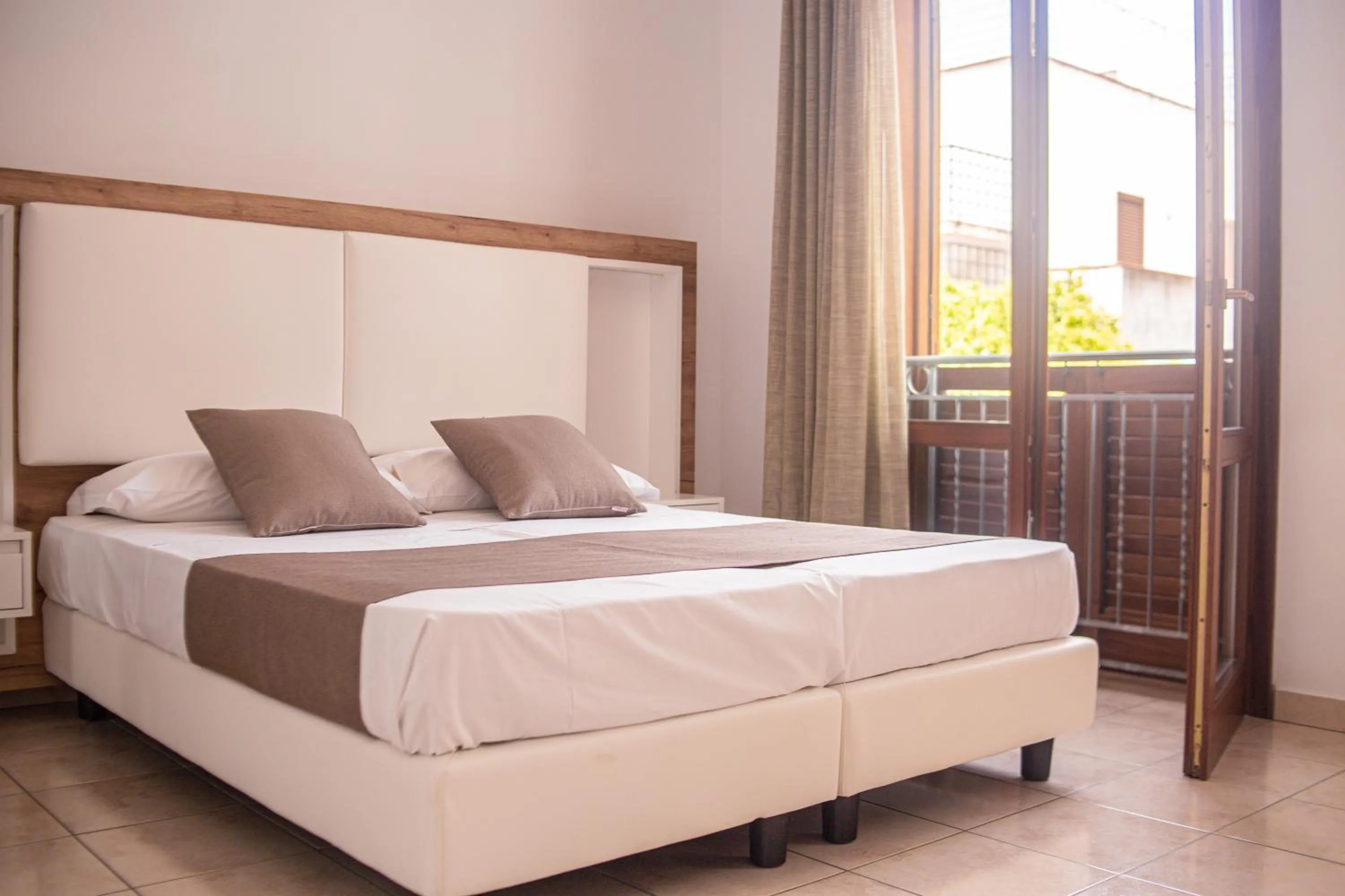 Bed in Hotel Al Paradise