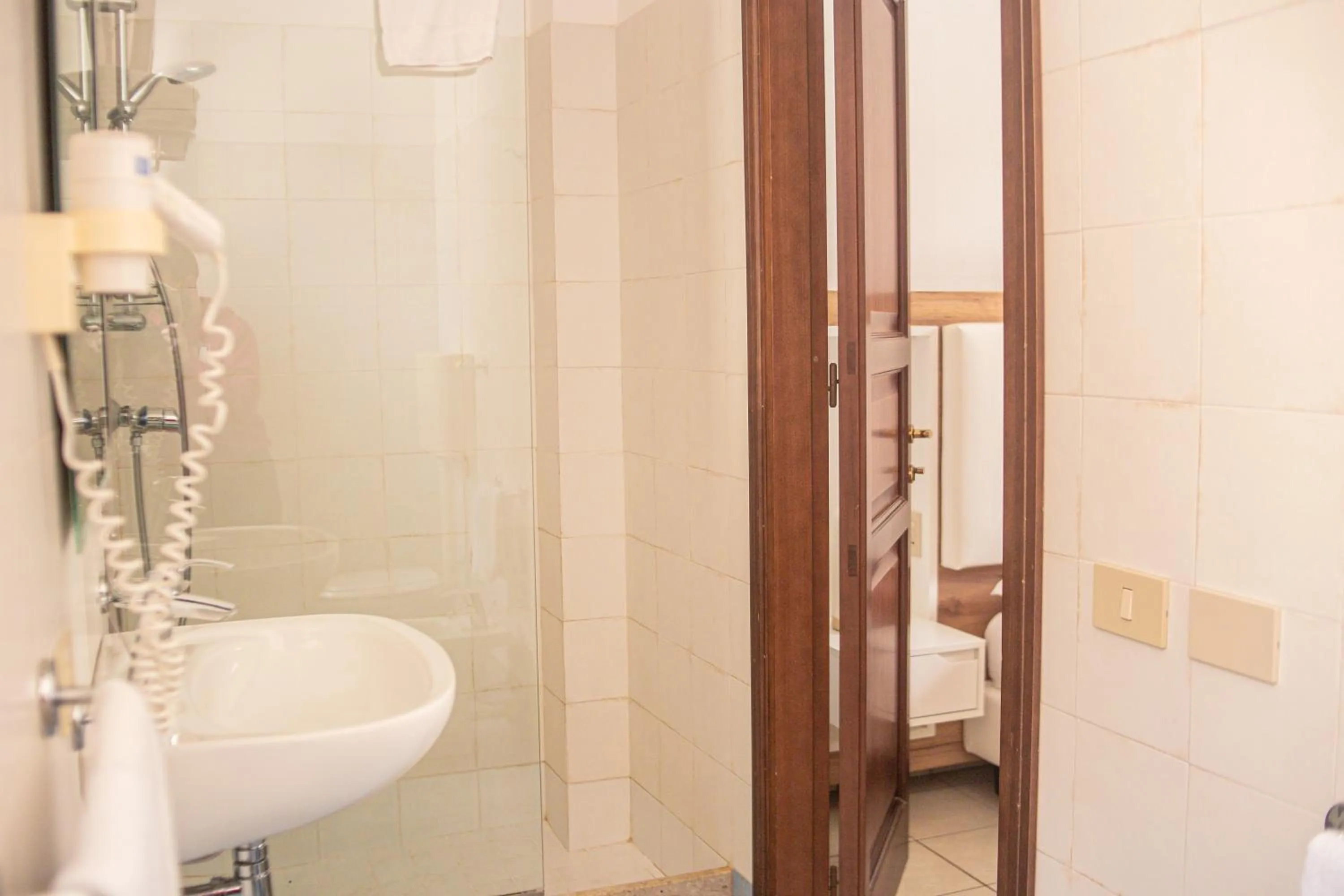 Shower in Hotel Al Paradise