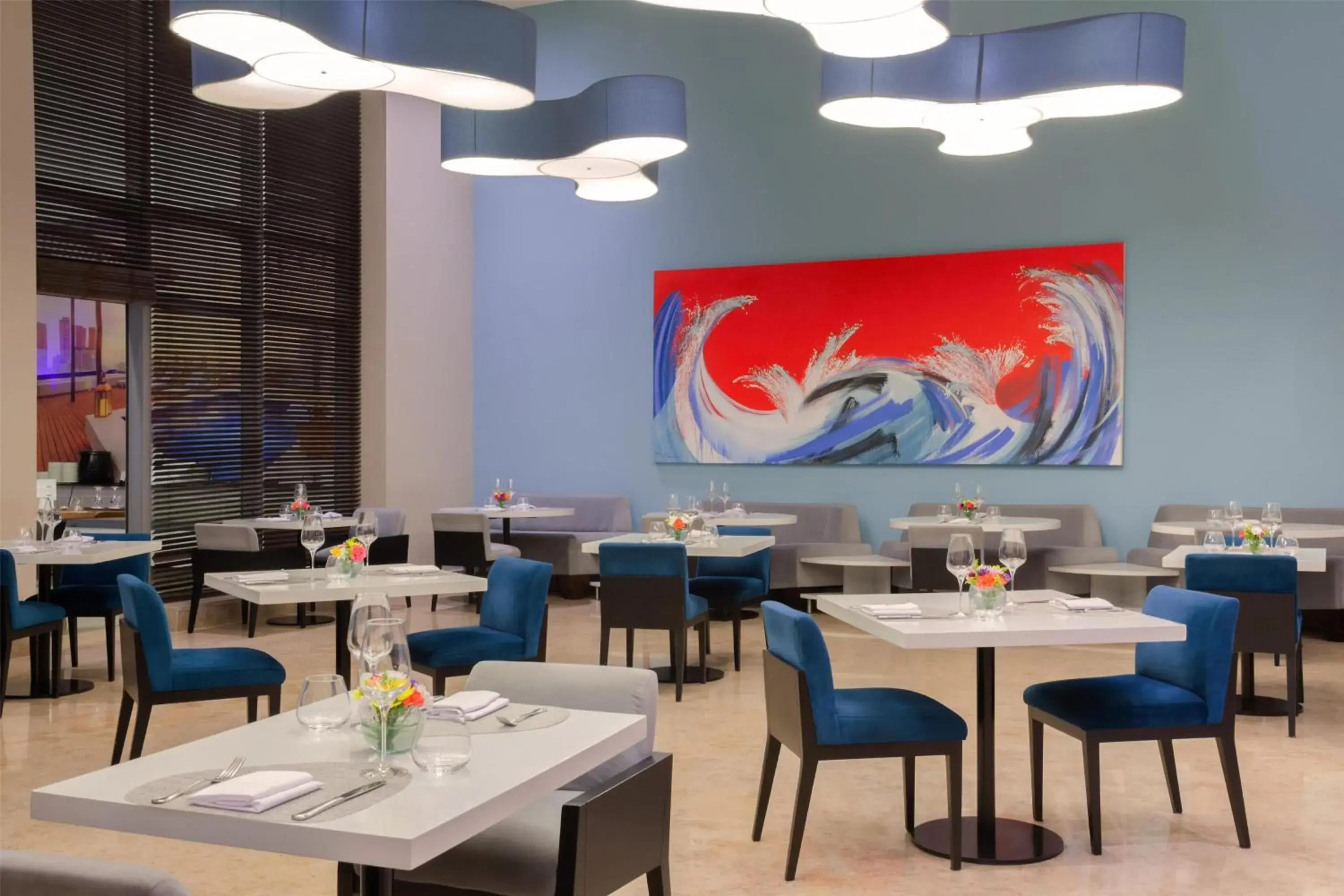 Restaurant/places to eat in NH Collection Royal Smartsuites Restaurant/places to eat in NH Collection Royal Smartsuites