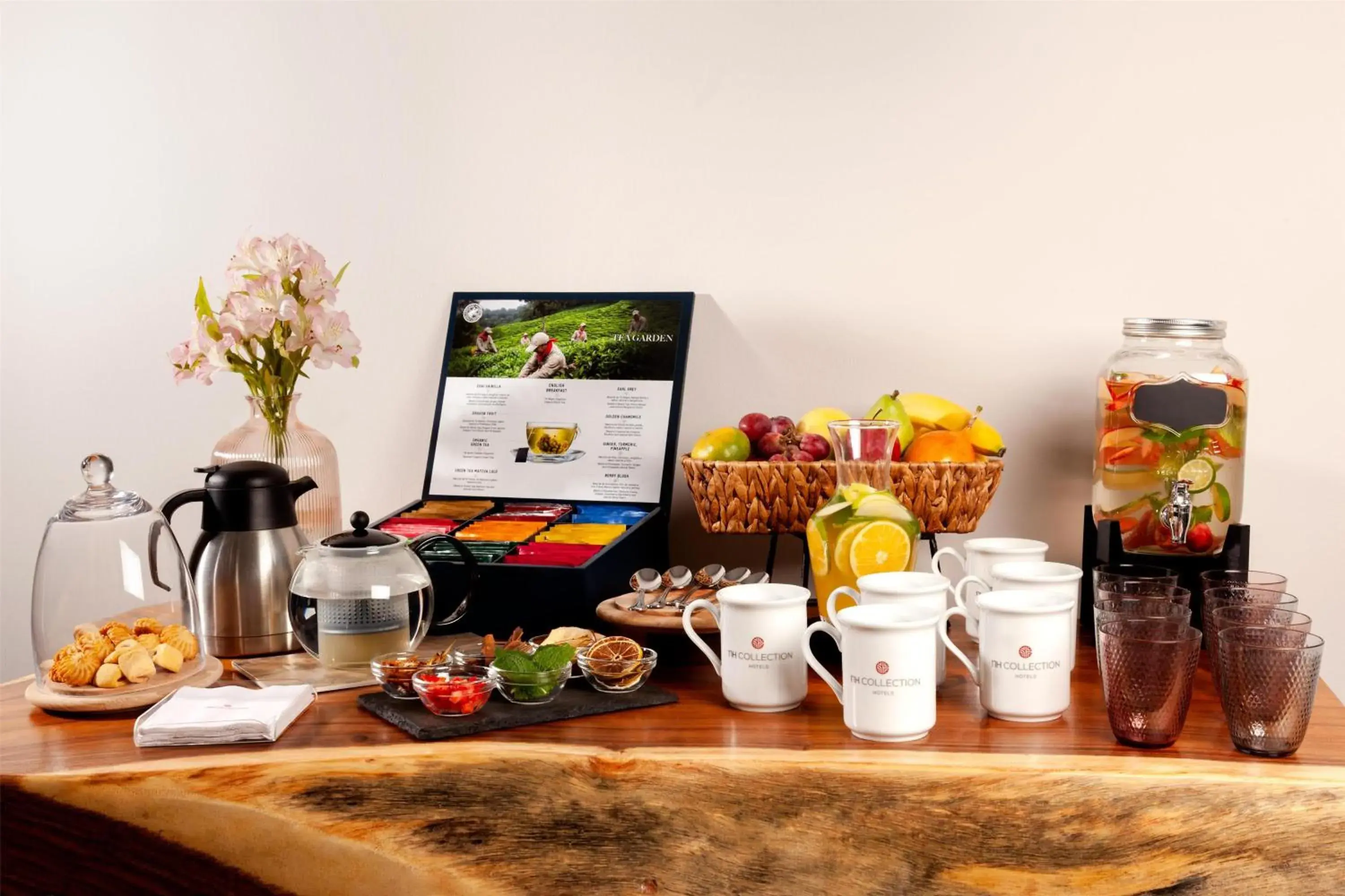 Food and drinks in NH Collection Royal Smartsuites Food and drinks in NH Collection Royal Smartsuites