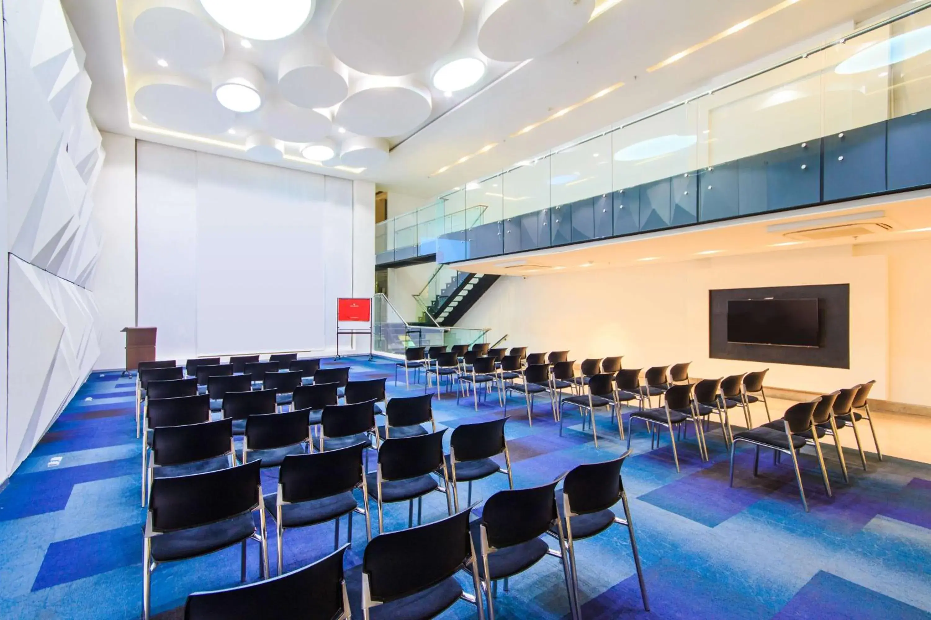 Photo of the whole room in NH Collection Royal Smartsuites Photo of the whole room in NH Collection Royal Smartsuites