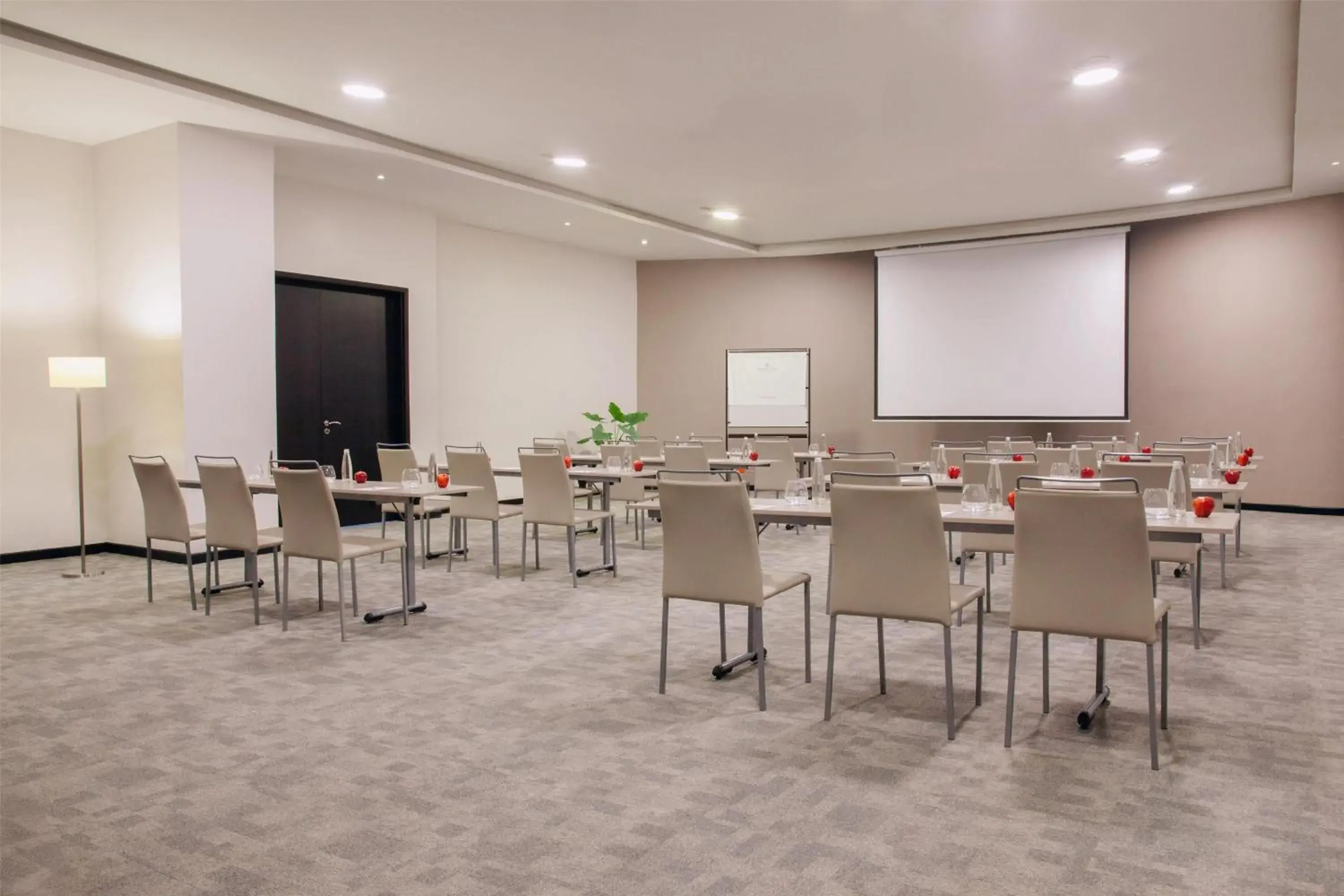 Meeting/conference room in NH Collection Royal Smartsuites Meeting/conference room in NH Collection Royal Smartsuites