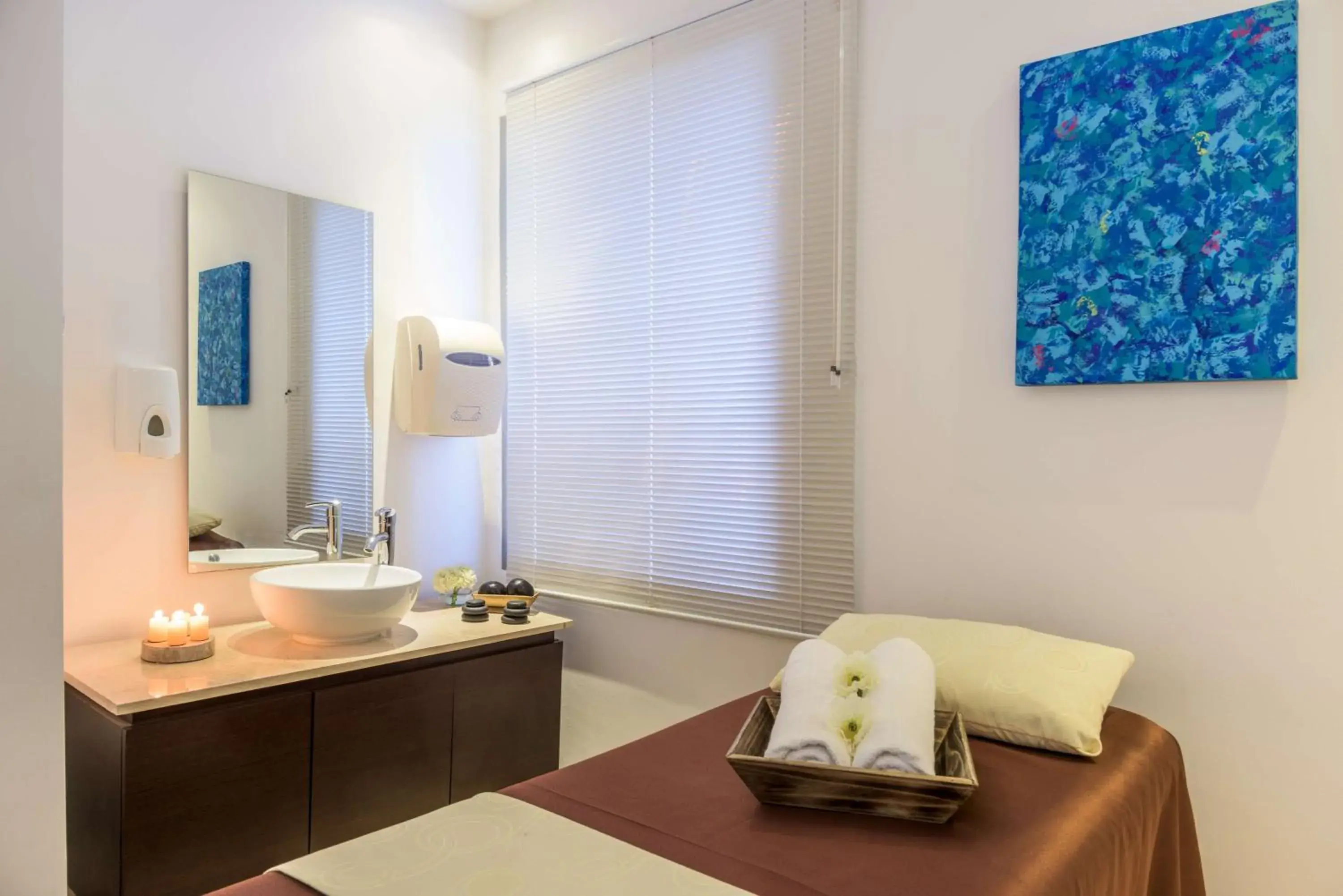 Spa and wellness centre/facilities, Bed in NH Collection Royal Smartsuites Spa and wellness centre/facilities, Bed in NH Collection Royal Smartsuites