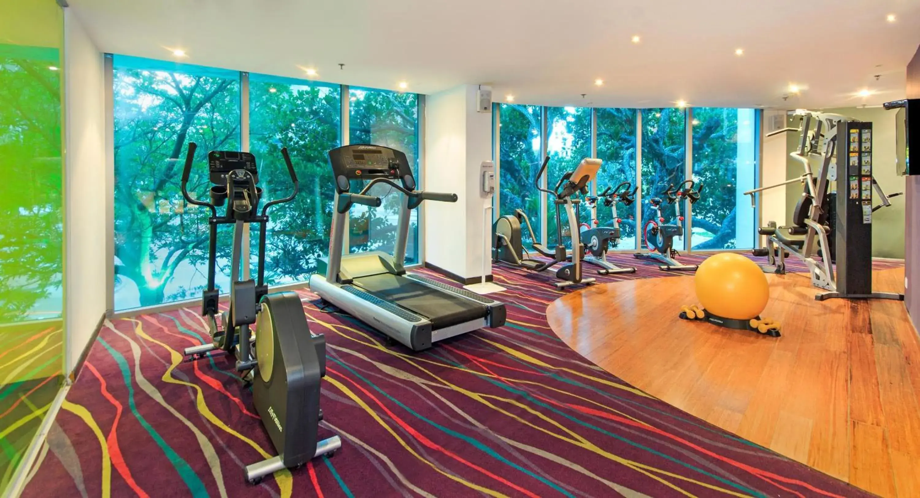 Fitness centre/facilities in NH Collection Royal Smartsuites Fitness centre/facilities in NH Collection Royal Smartsuites