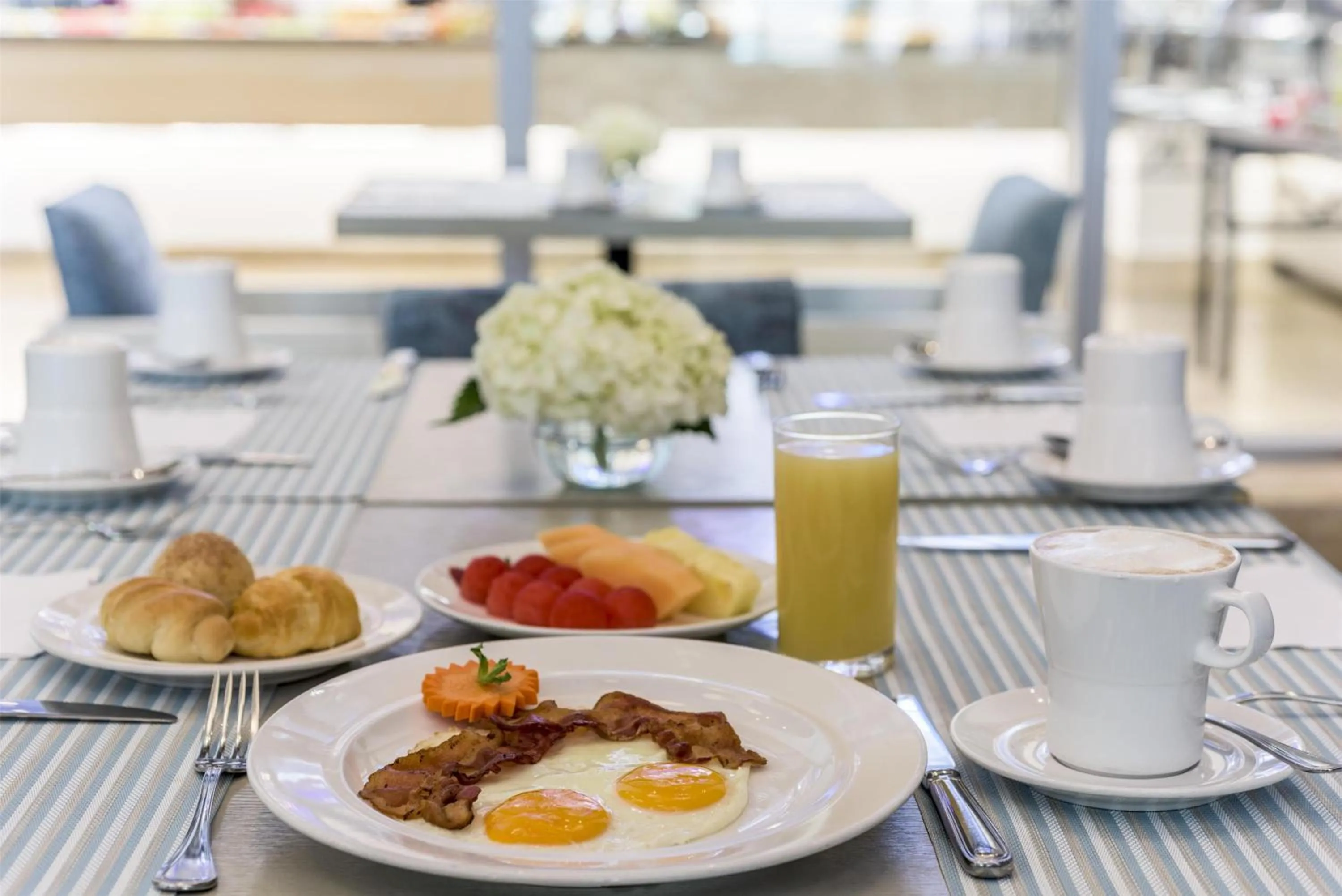 Breakfast in NH Collection Royal Smartsuites