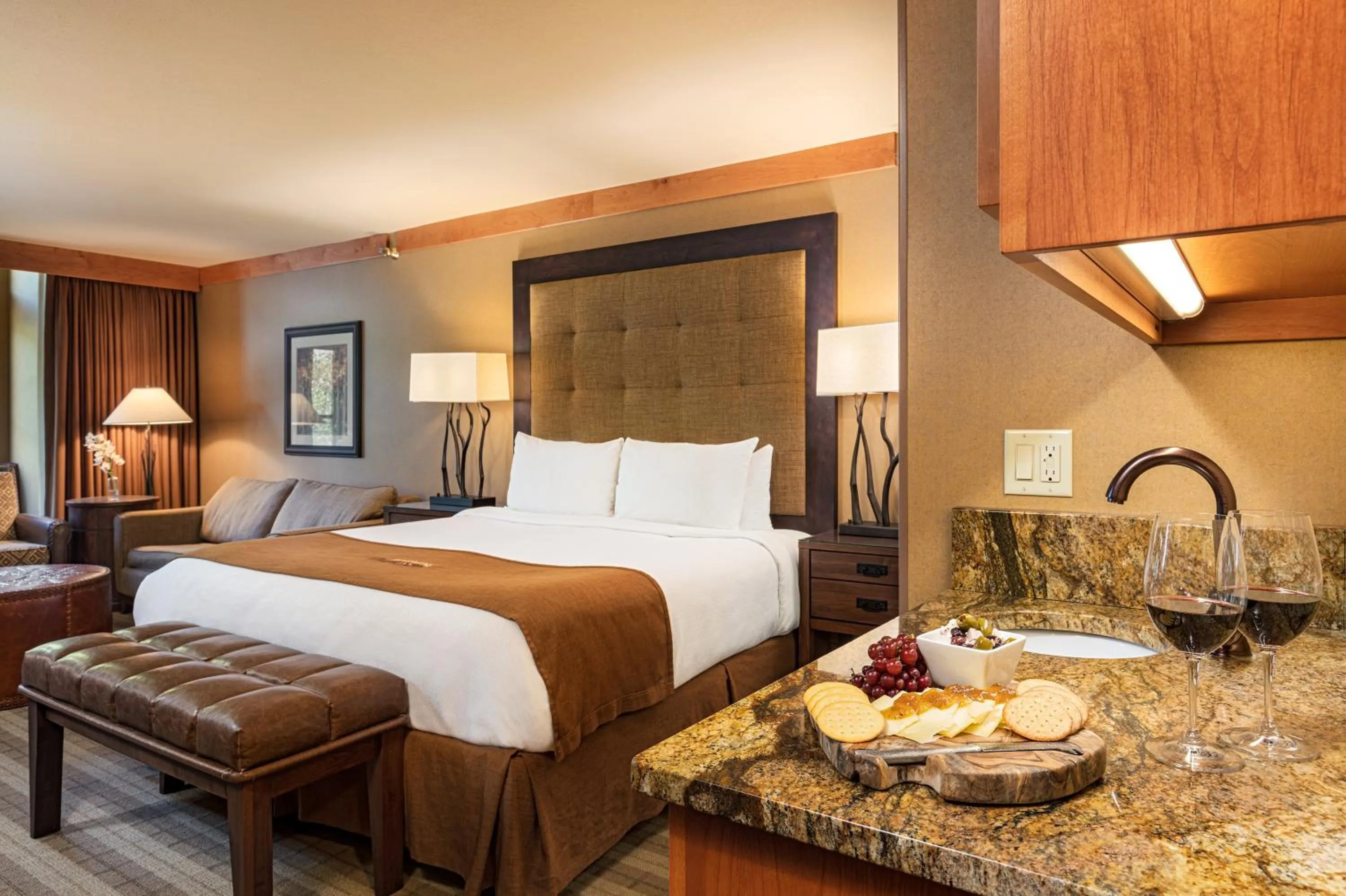 Bedroom, Bed in Wyoming Inn of Jackson Hole