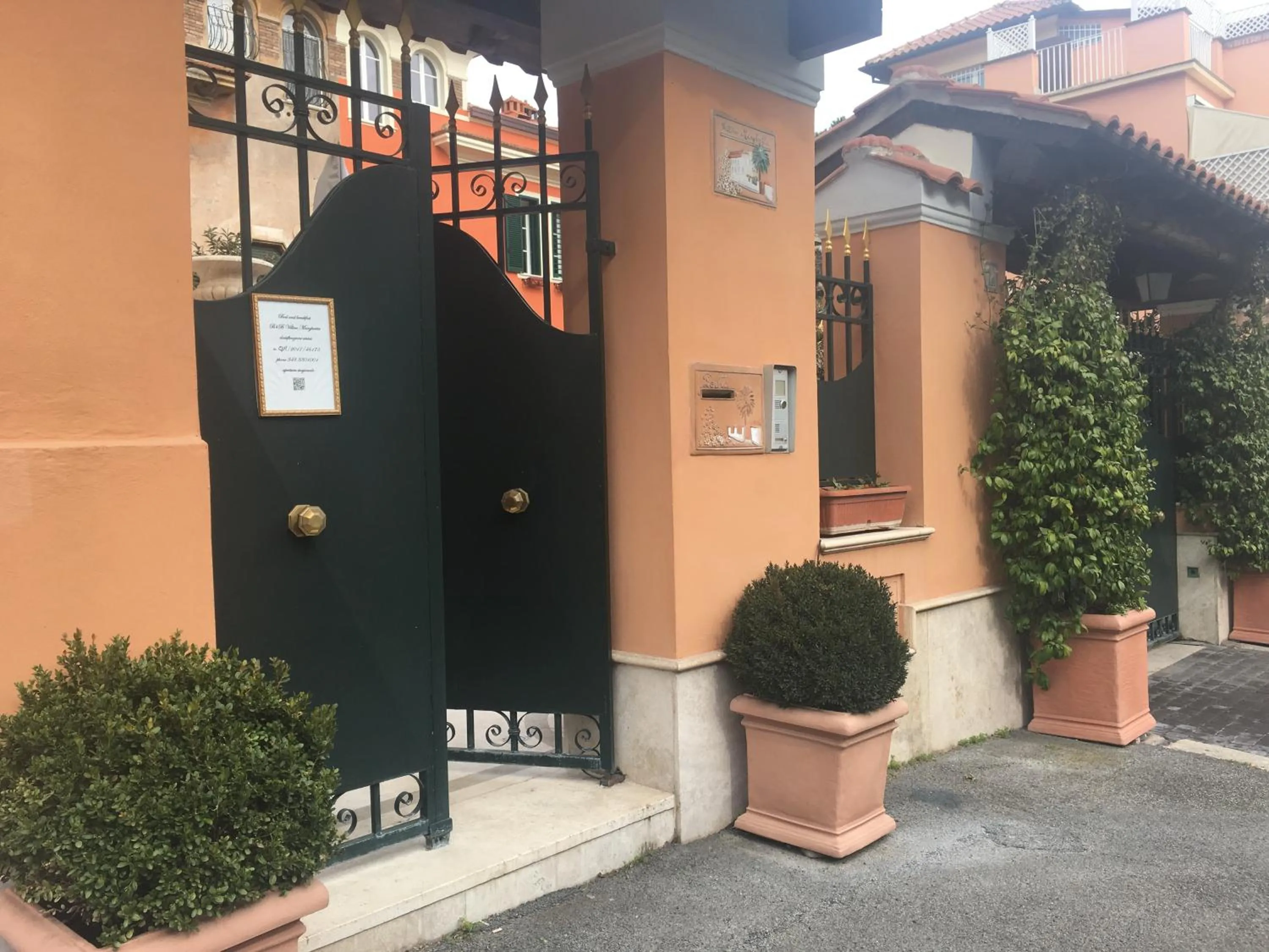 Facade/entrance in B&B VILLINO MARGHERITA