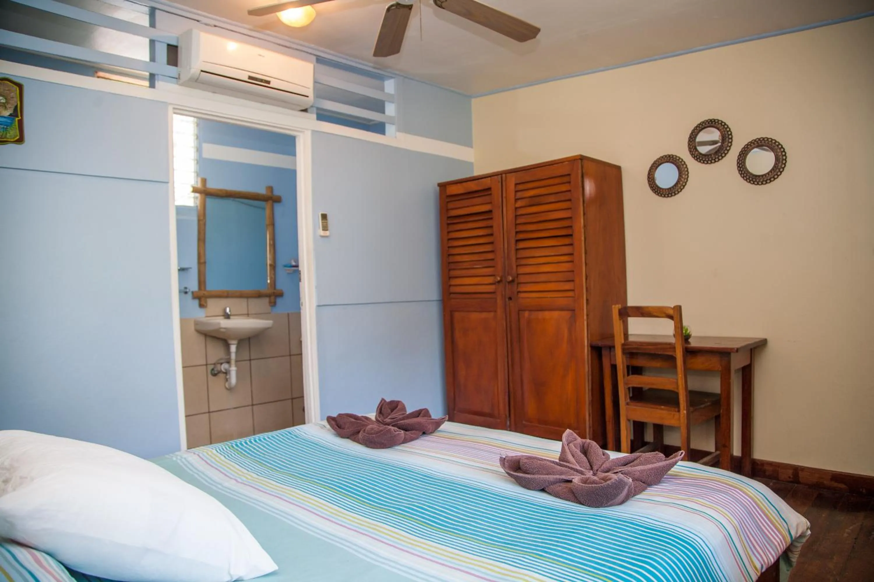 Photo of the whole room, Bed in Hotel Brasilito