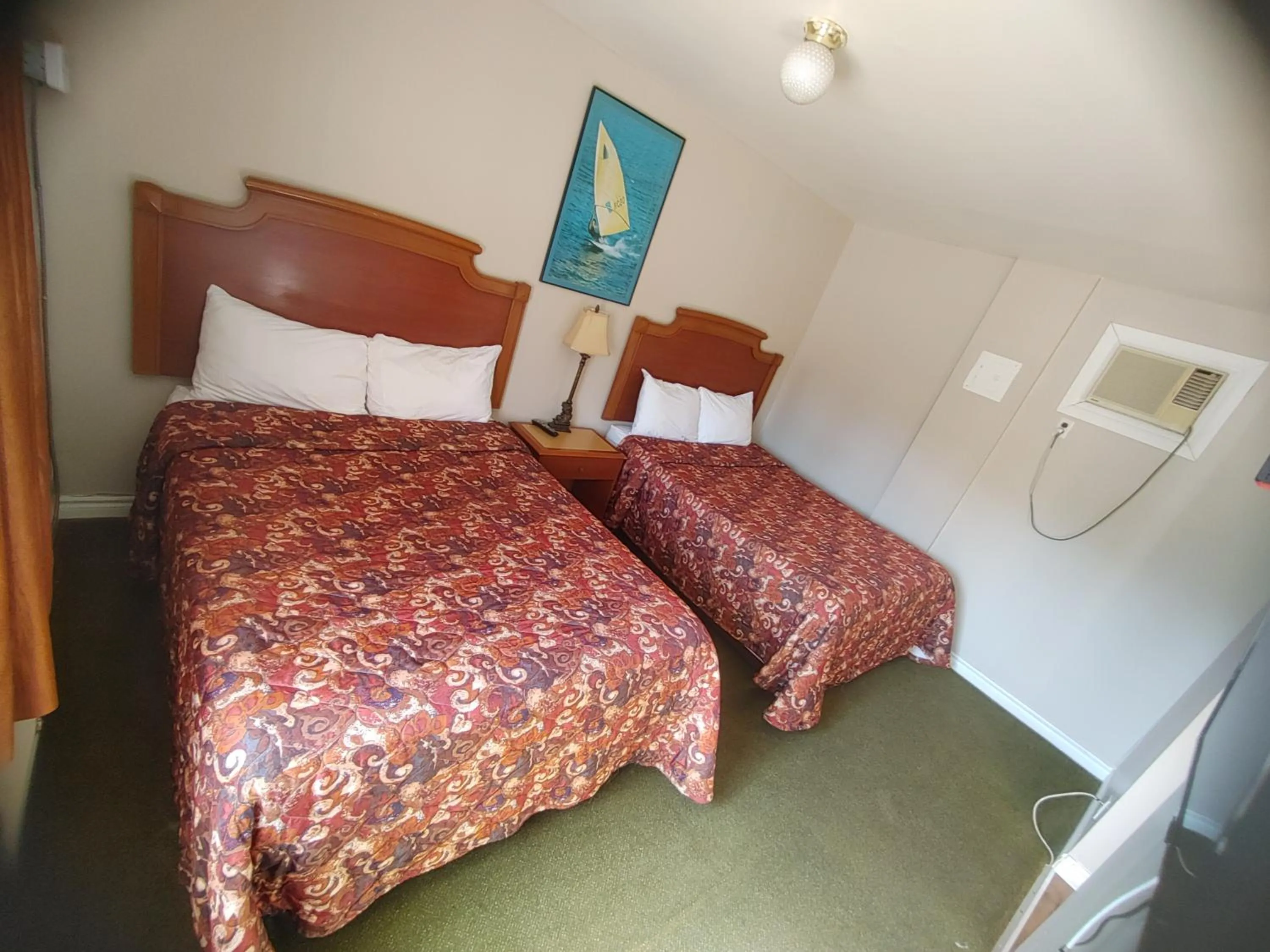 Bed in Relax Inn-Collingwood