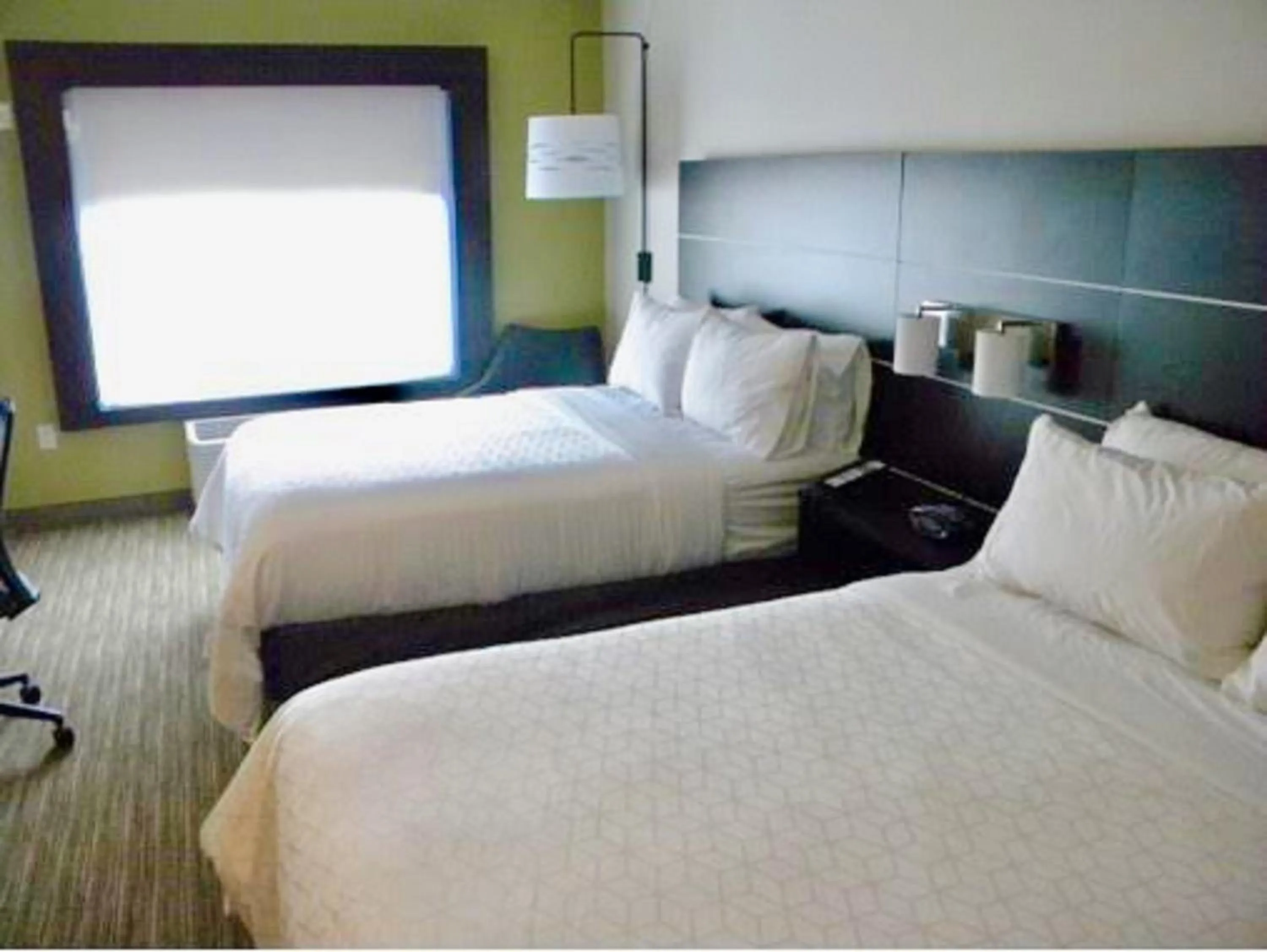 Standard Queen Room with Two Queen Beds and Accessible Roll-In Shower in Holiday Inn Express & Suites Hood River by IHG