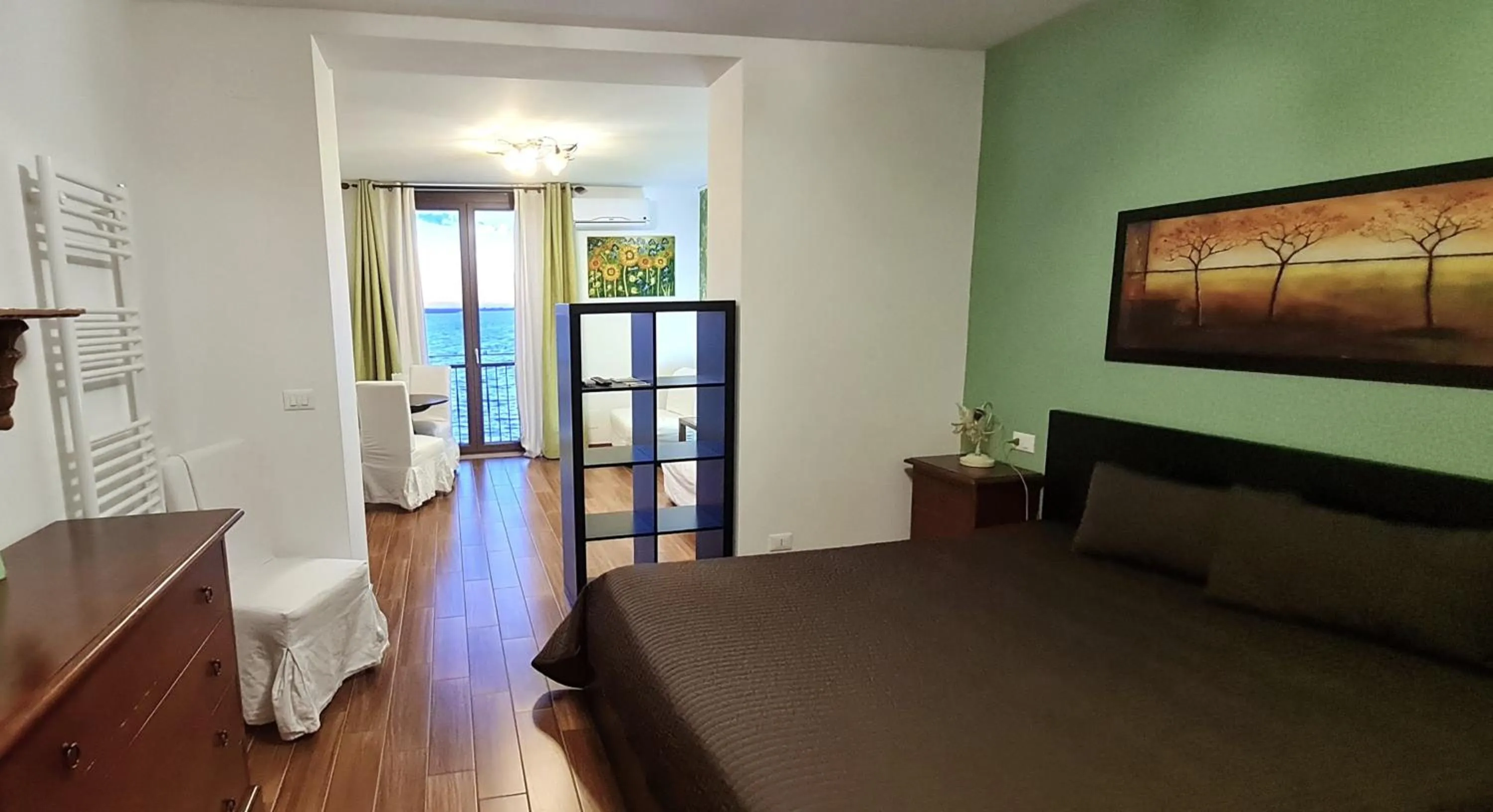 Photo of the whole room, Bed in L'ISOLA AeR B&B