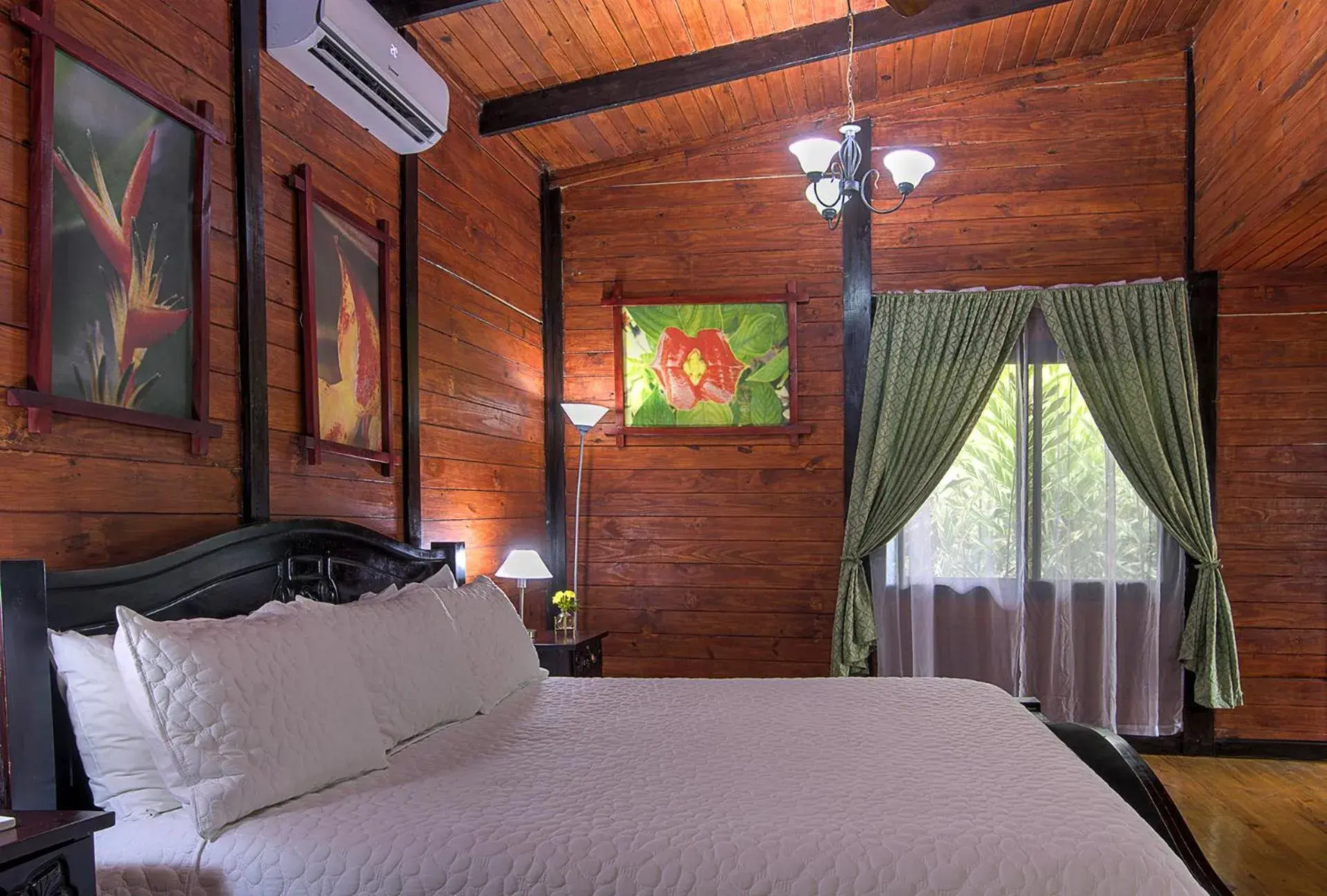 Superior King Room - single occupancy in Blue River Resort & Hot Springs Superior King Room - single occupancy in Blue River Resort & Hot Springs