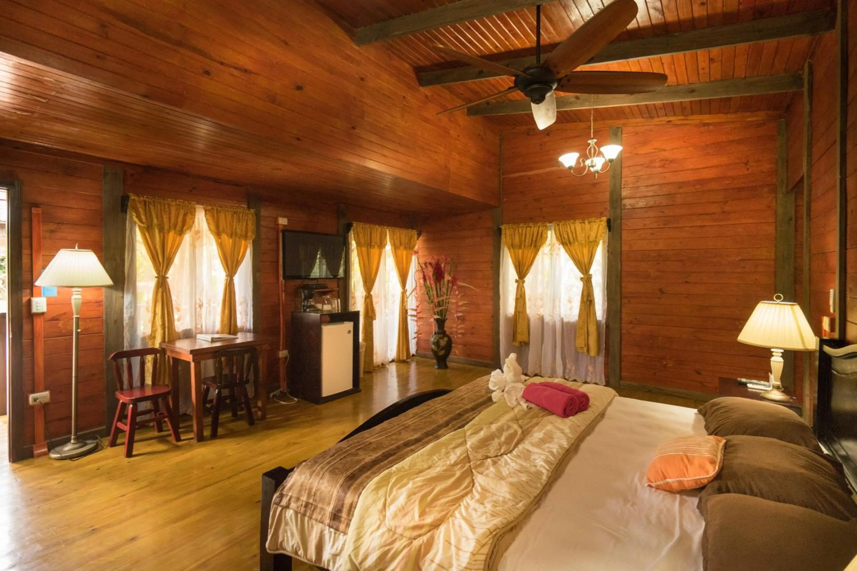 Bed in Blue River Resort & Hot Springs