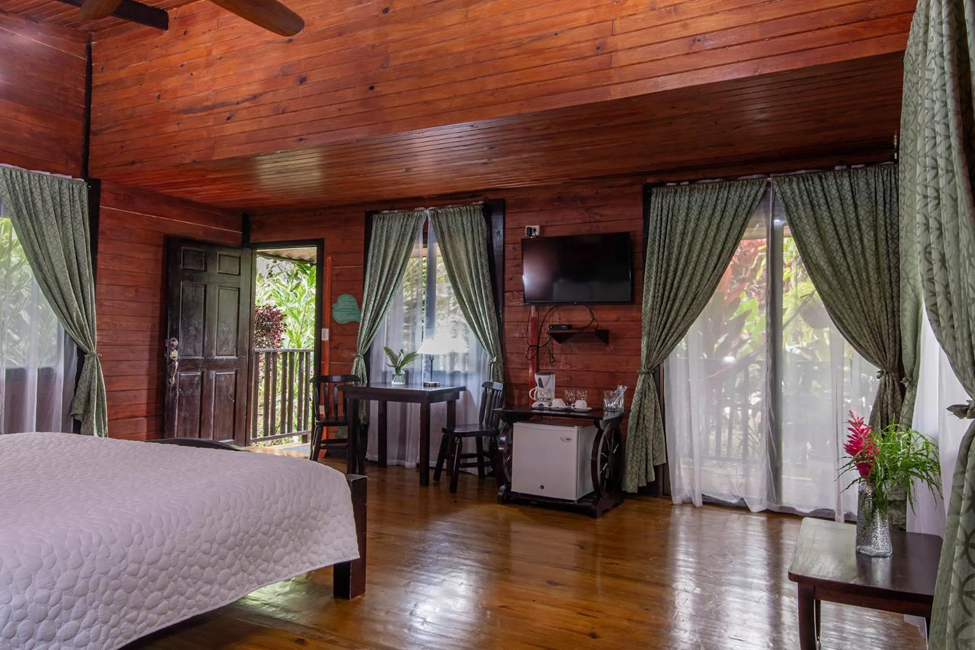 Bathroom, Bed in Blue River Resort & Hot Springs