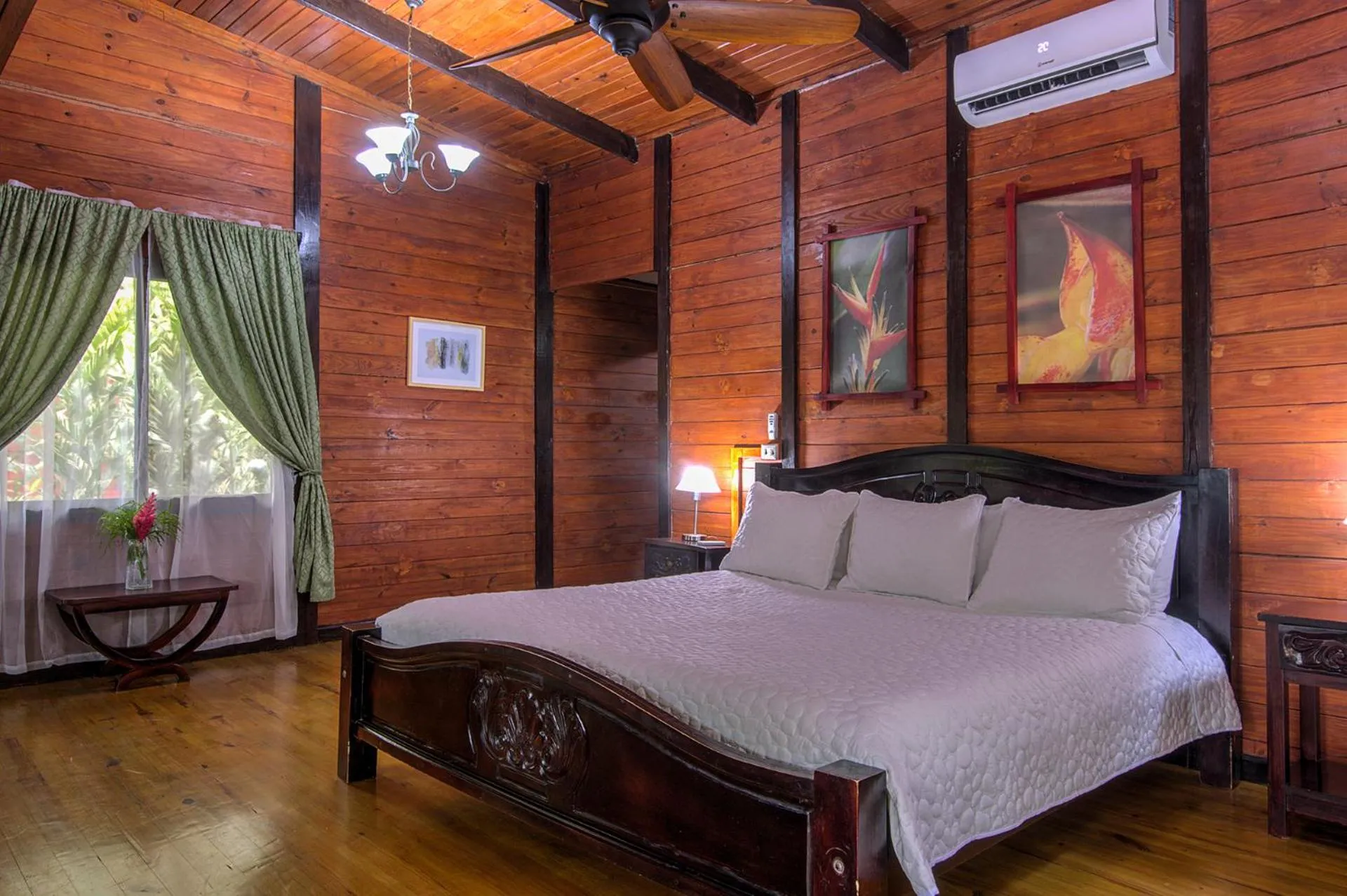 Bed in Blue River Resort & Hot Springs