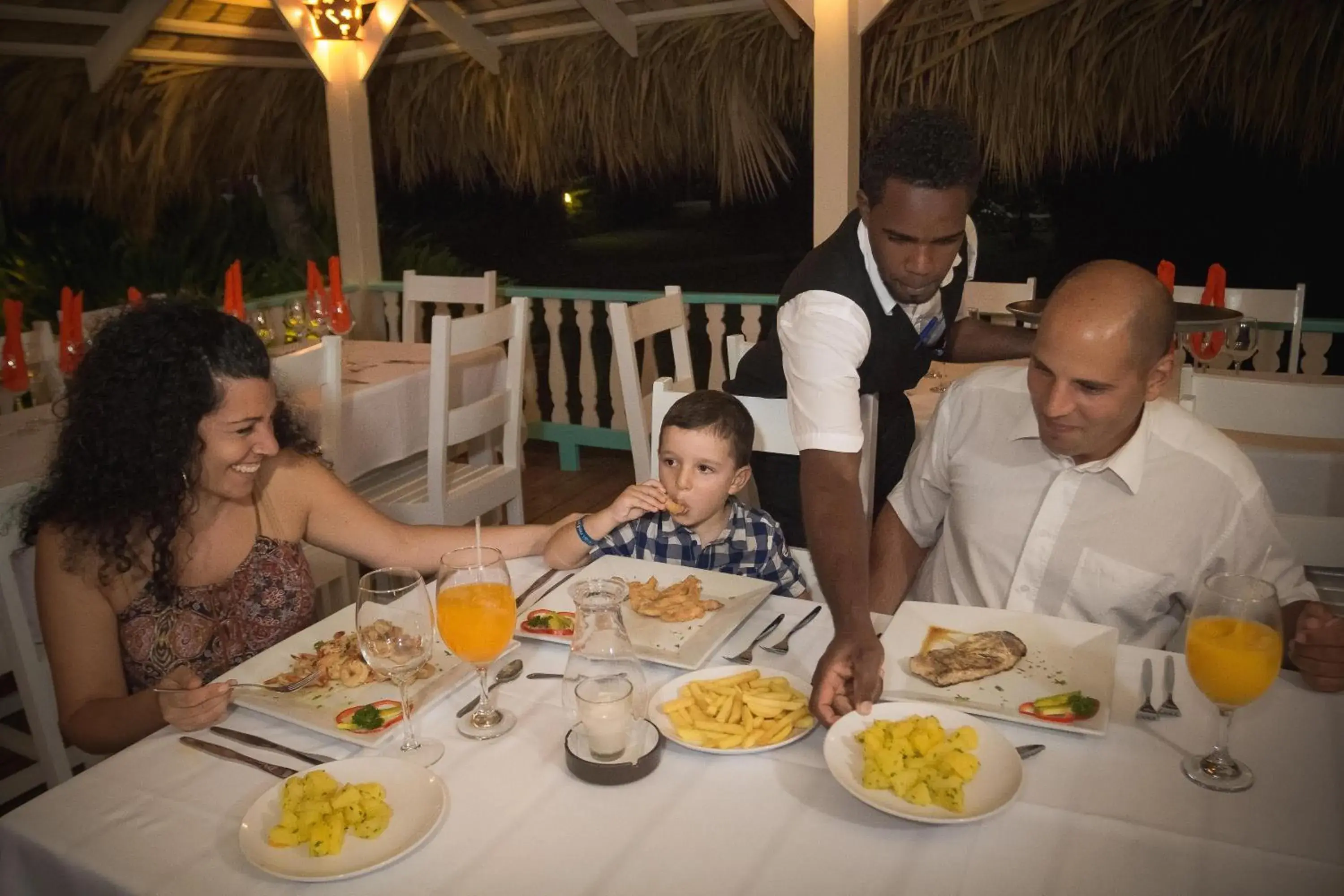 Restaurant/places to eat in Hotel Playa Colibri Restaurant/places to eat in Hotel Playa Colibri