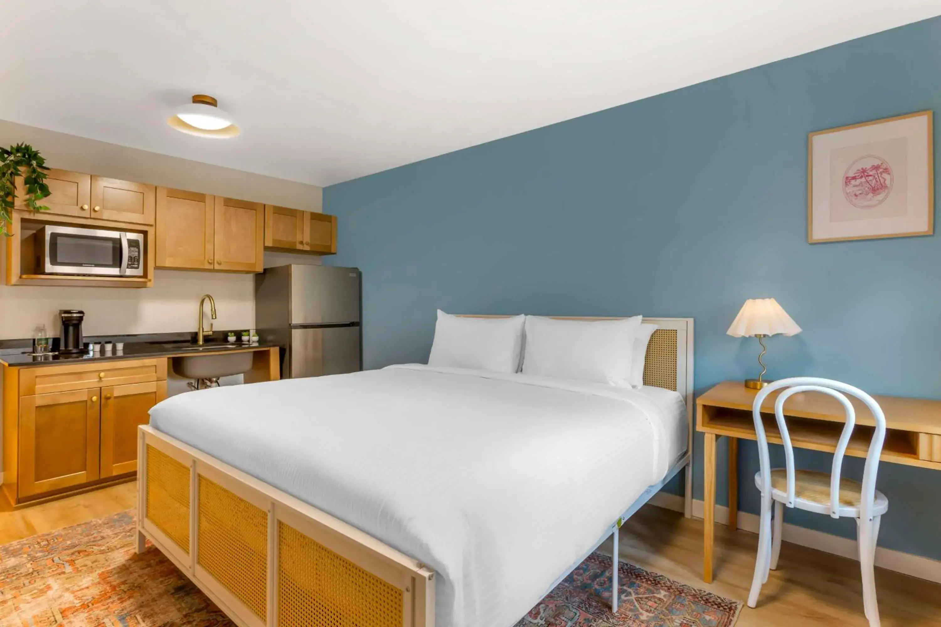 King Room with Roll-In Shower and Kitchenette - Disability Access/Non-Smoking in The Kennedy Tucson, SureStay Collection by Best Western King Room with Roll-In Shower and Kitchenette - Disability Access/Non-Smoking in The Kennedy Tucson, SureStay Collection by Best Western