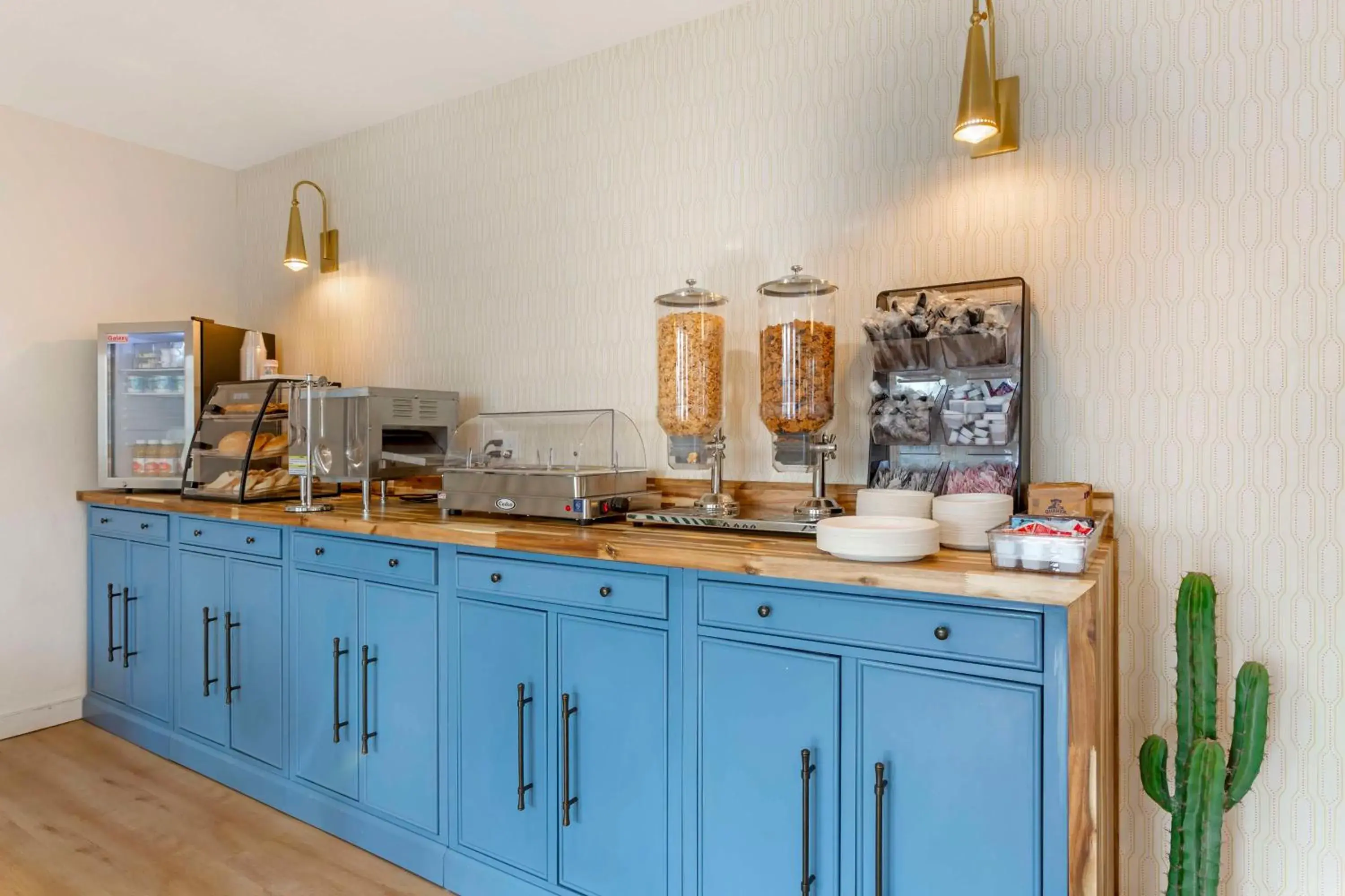 Breakfast in The Kennedy Tucson, SureStay Collection by Best Western Breakfast in The Kennedy Tucson, SureStay Collection by Best Western