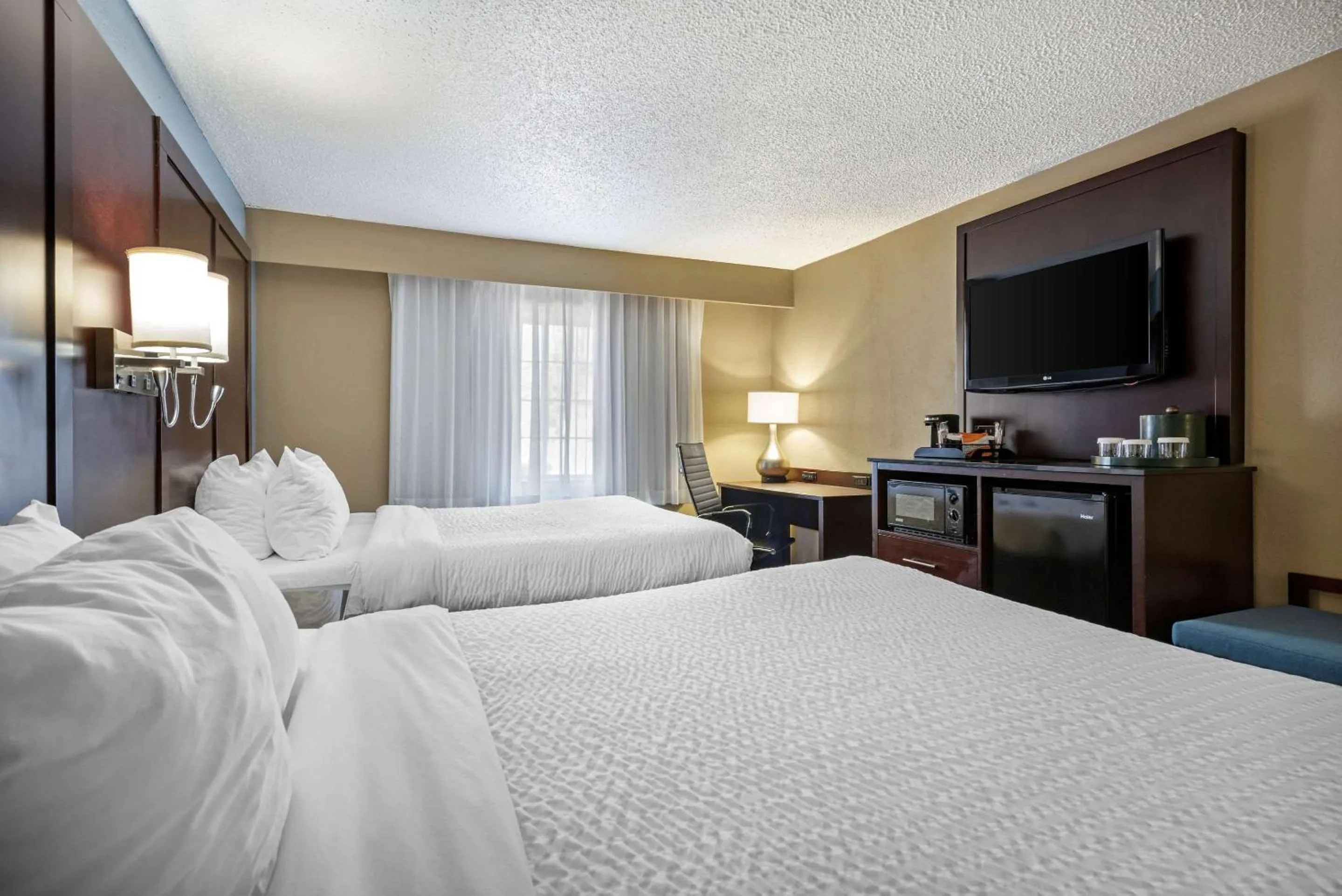 Photo of the whole room, Bed in Clarion Hotel Conference Center Lexington North