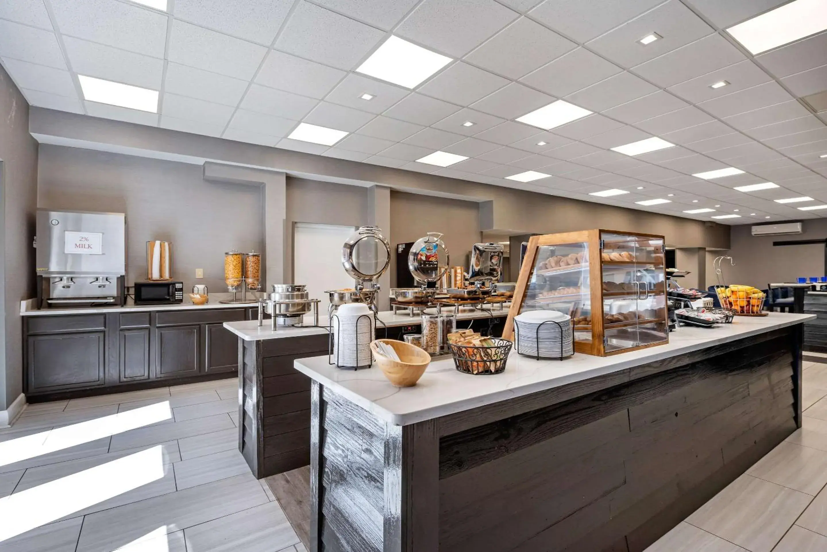 Restaurant/places to eat in Clarion Hotel Conference Center Lexington North Restaurant/places to eat in Clarion Hotel Conference Center Lexington North