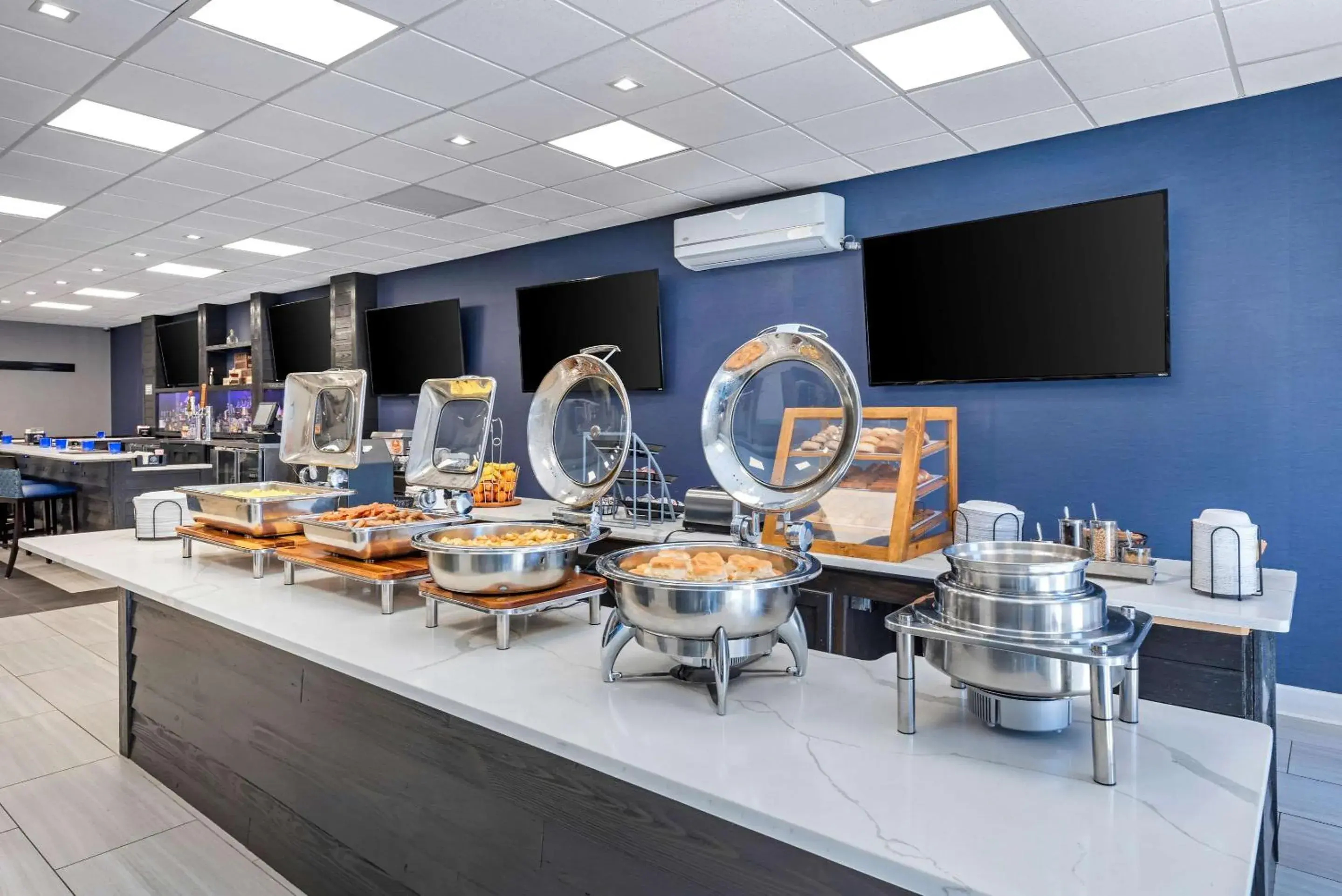 Restaurant/places to eat in Clarion Hotel Conference Center Lexington North Restaurant/places to eat in Clarion Hotel Conference Center Lexington North