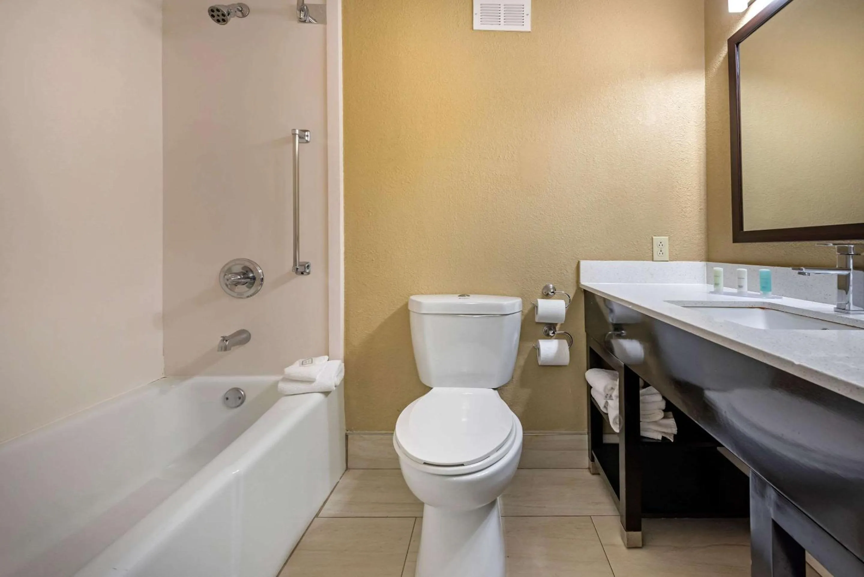 Bathroom in Clarion Hotel Conference Center Lexington North