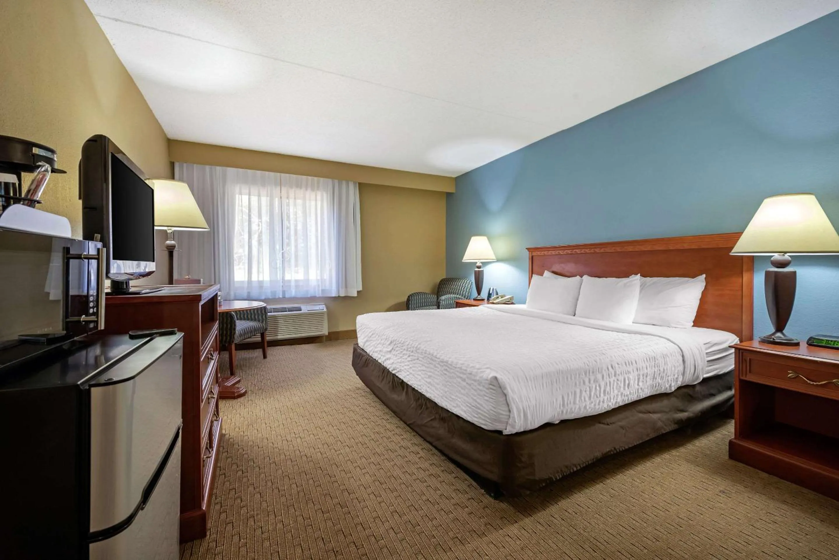 Photo of the whole room, Bed in Clarion Hotel Conference Center Lexington North