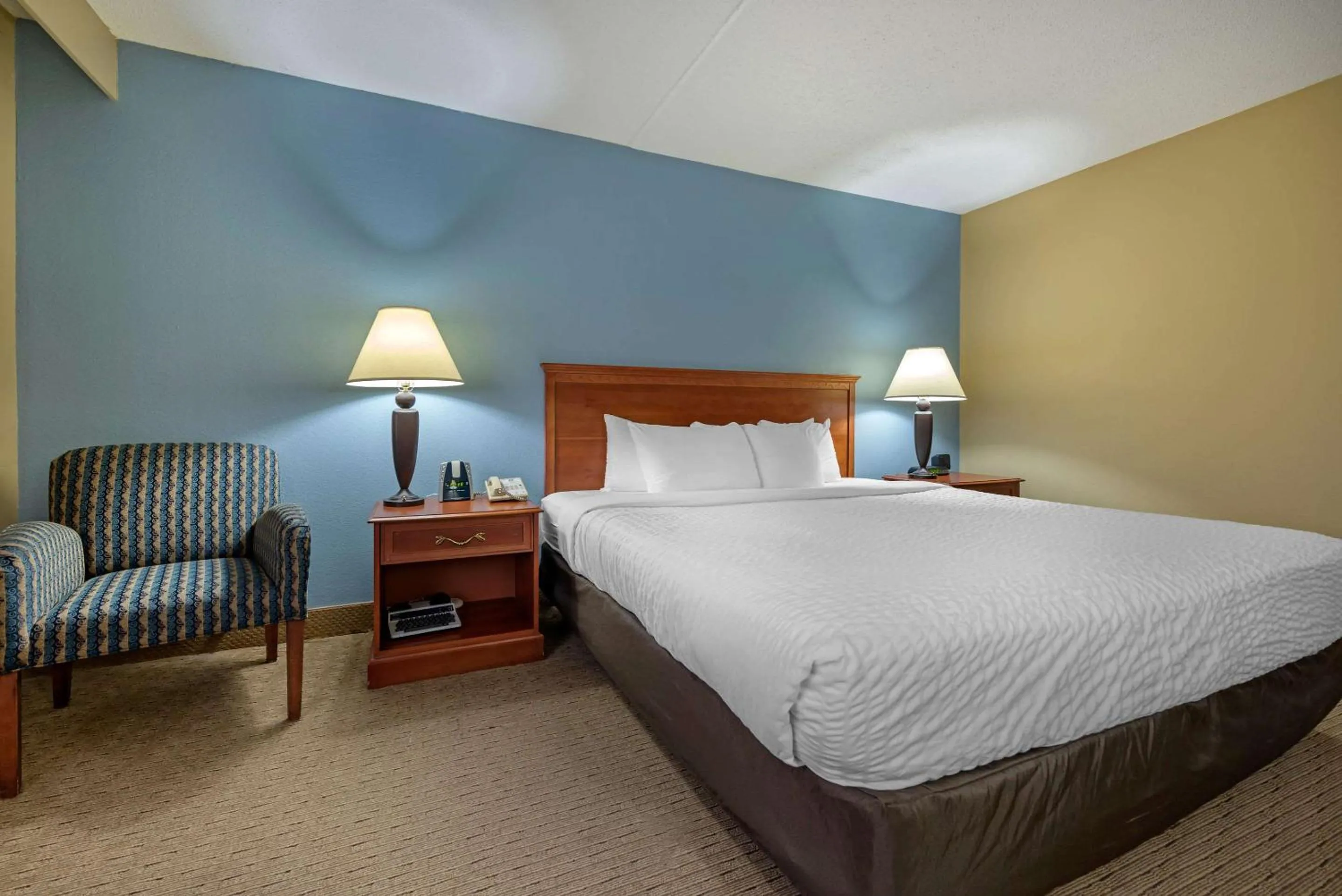 Photo of the whole room, Bed in Clarion Hotel Conference Center Lexington North