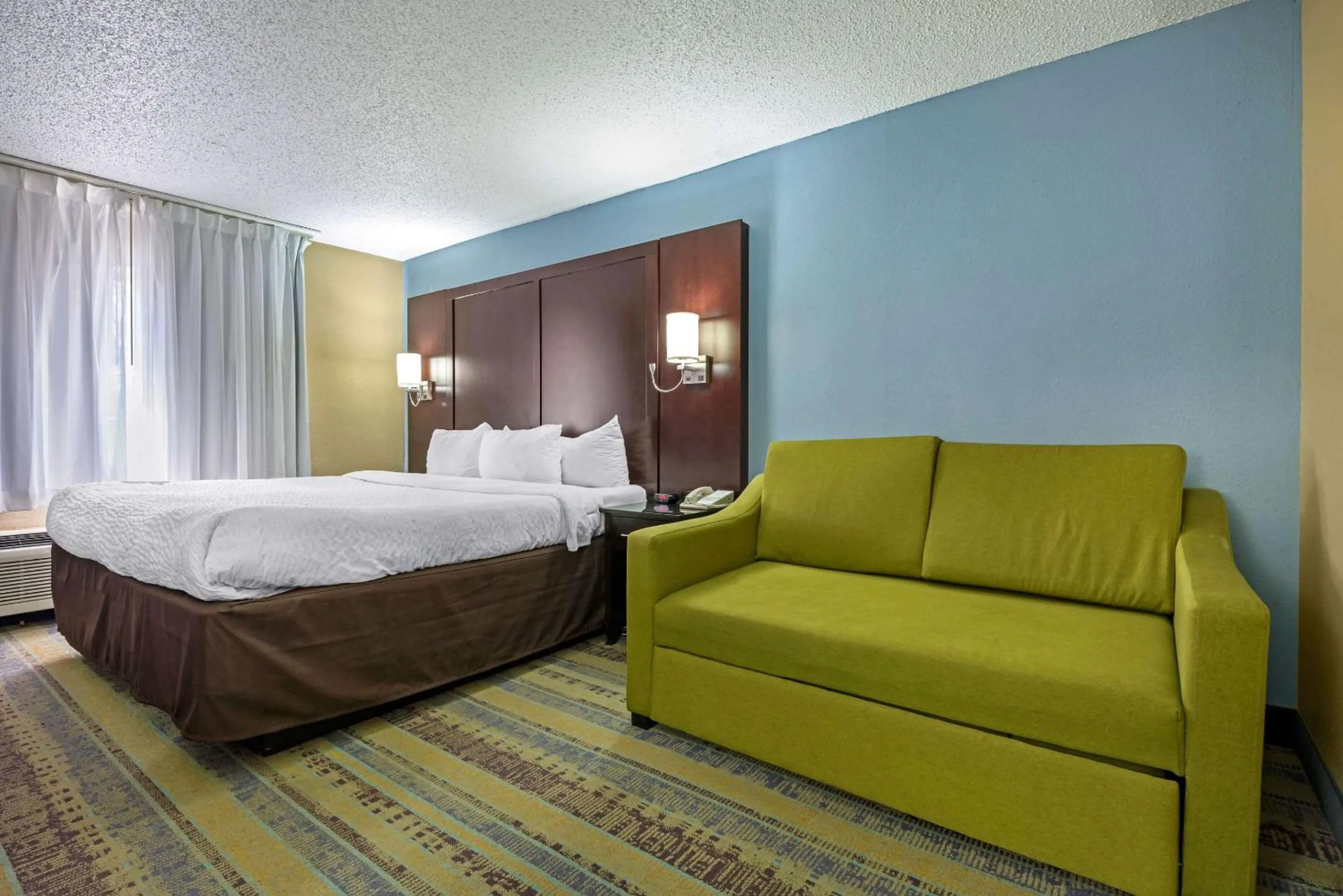 Photo of the whole room, Bed in Clarion Hotel Conference Center Lexington North