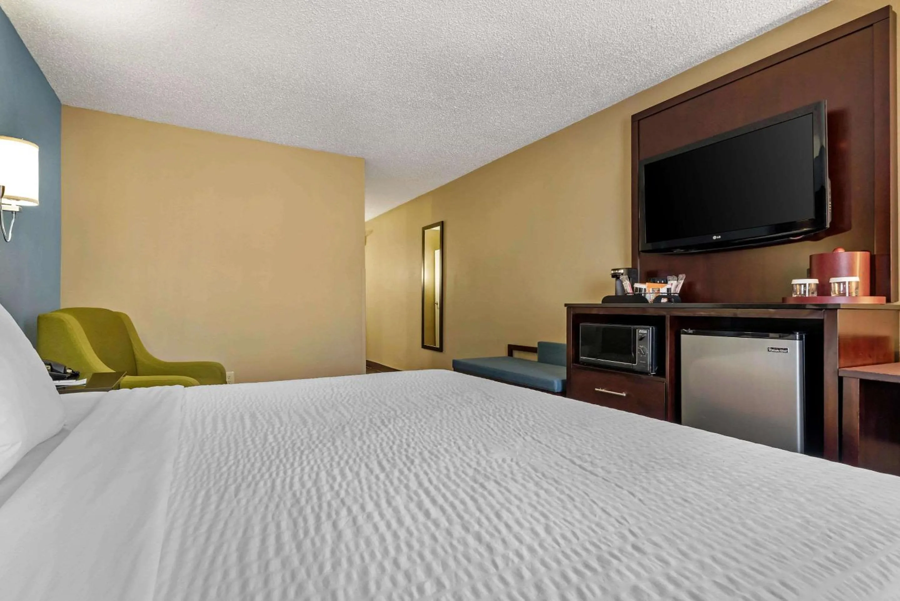 Photo of the whole room, Bed in Clarion Hotel Conference Center Lexington North