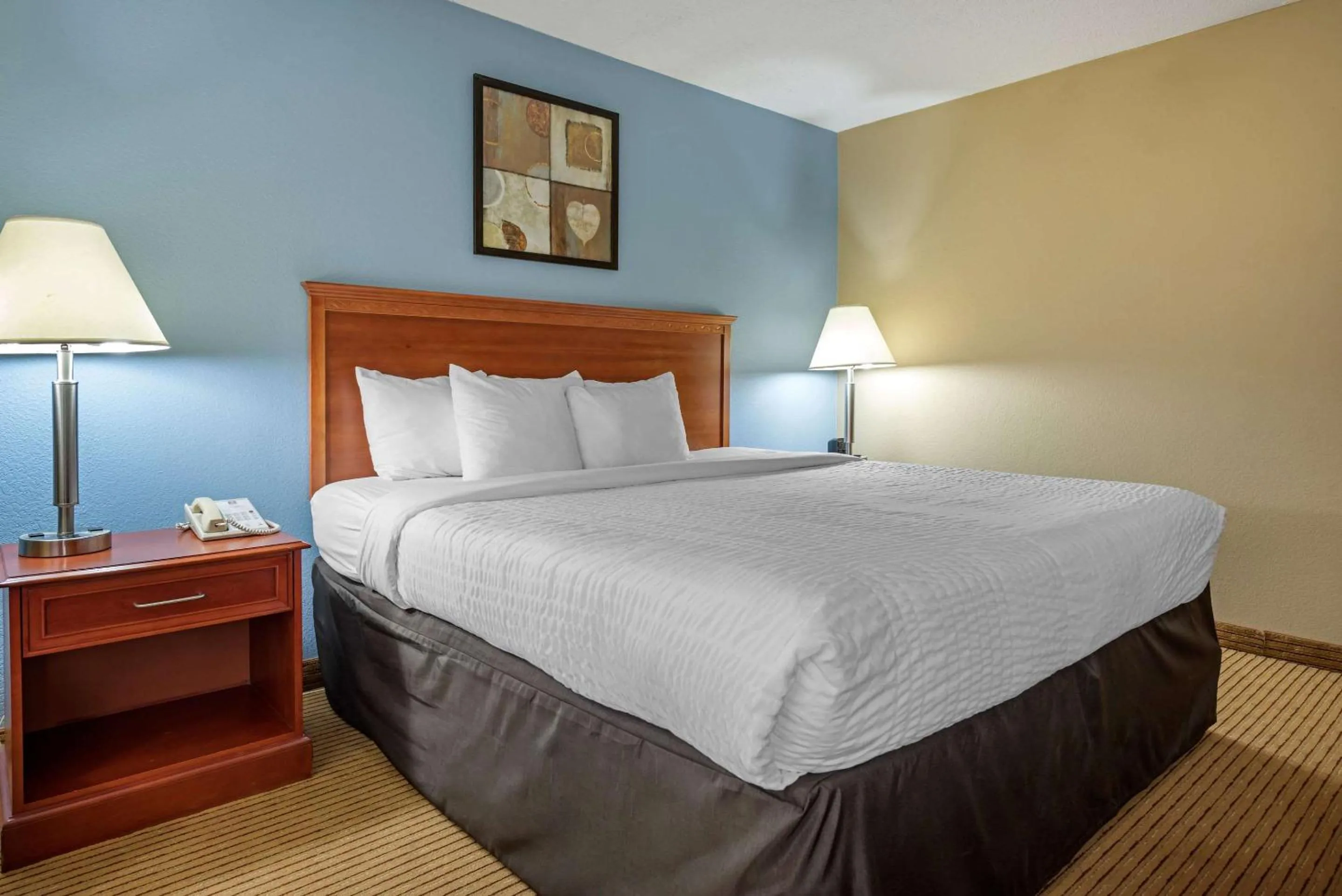 Photo of the whole room, Bed in Clarion Hotel Conference Center Lexington North