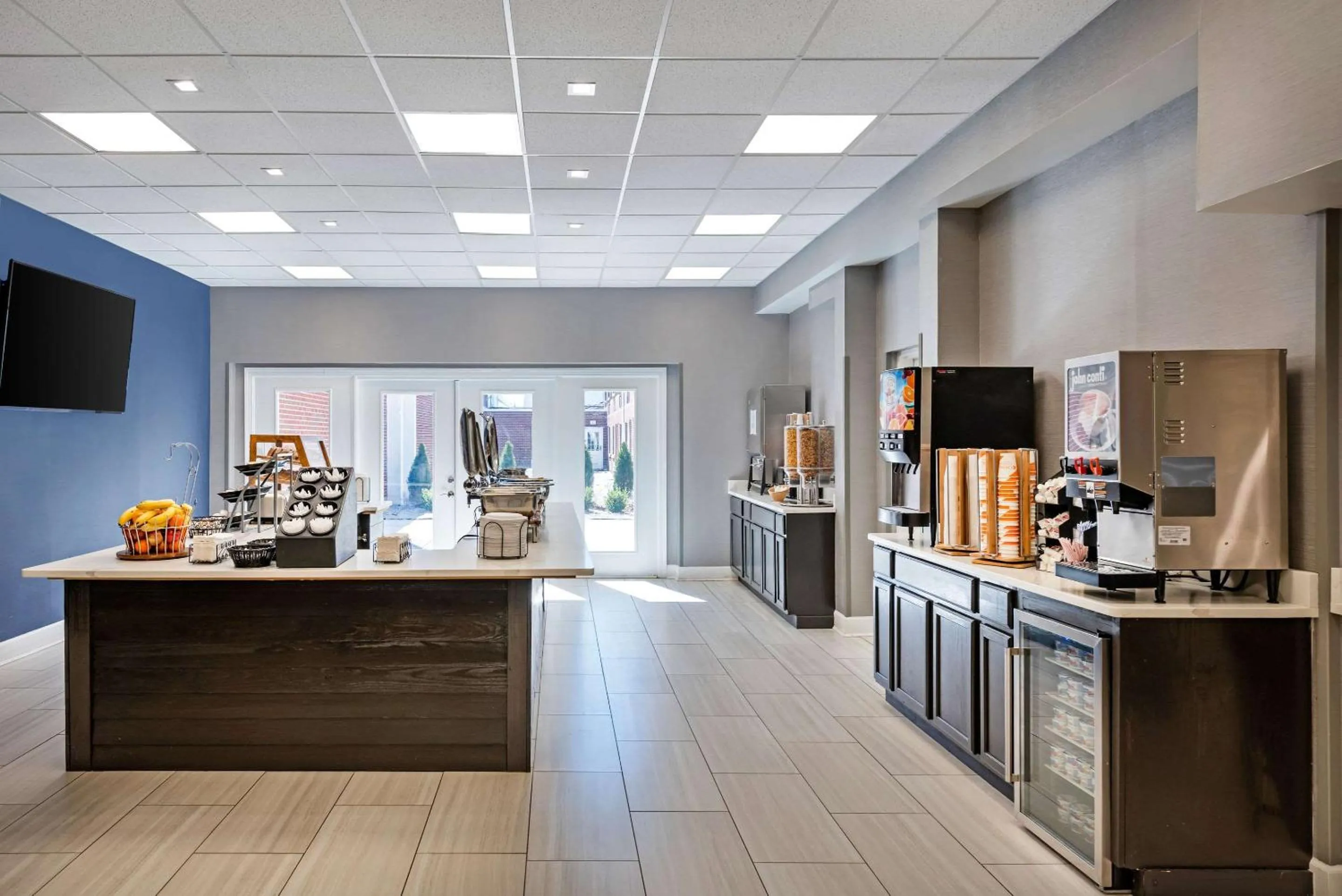 Restaurant/places to eat in Clarion Hotel Conference Center Lexington North