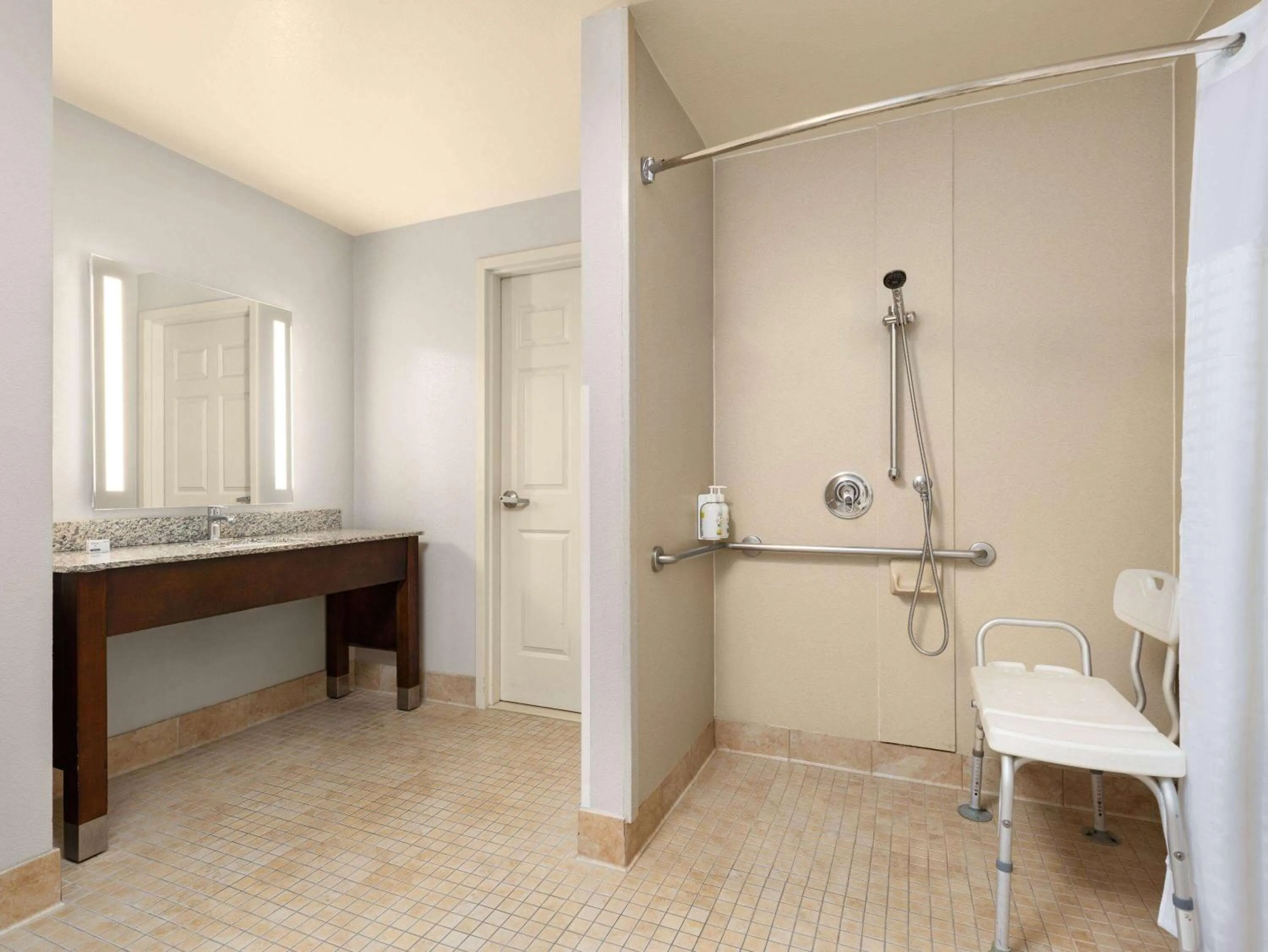 Shower in La Quinta by Wyndham Santa Clarita - Valencia