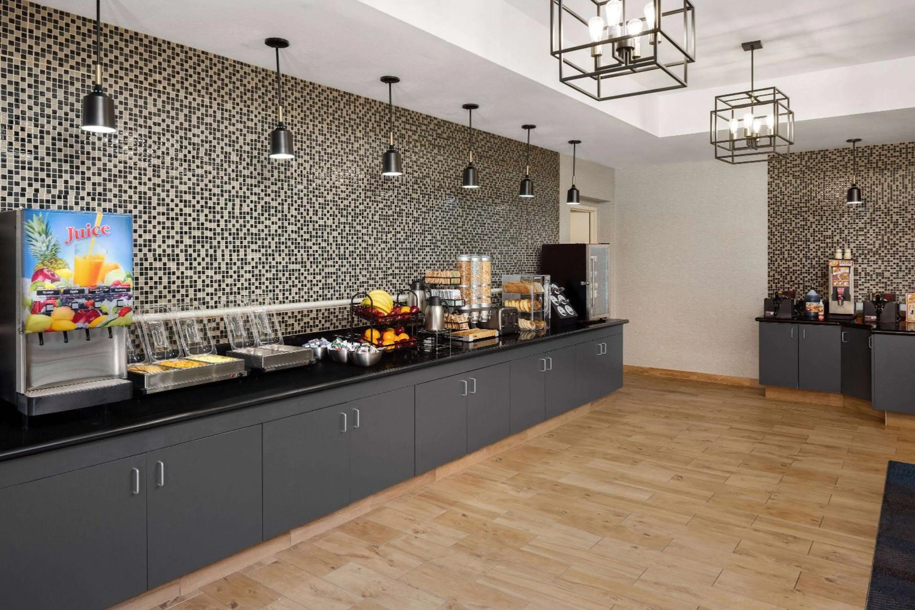 Property building in La Quinta by Wyndham Santa Clarita - Valencia