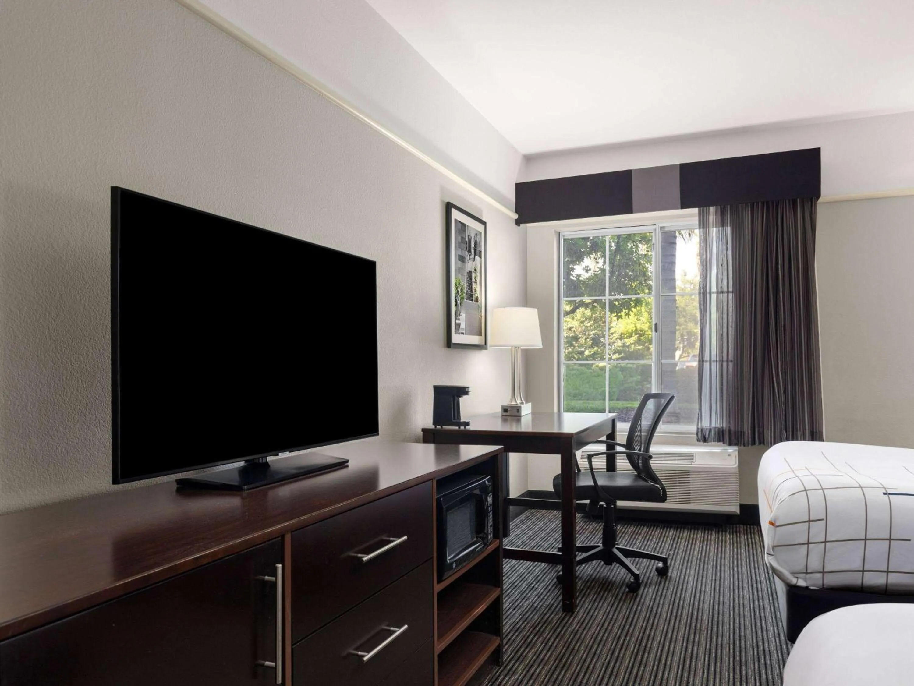 Photo of the whole room, Bed in La Quinta by Wyndham Santa Clarita - Valencia