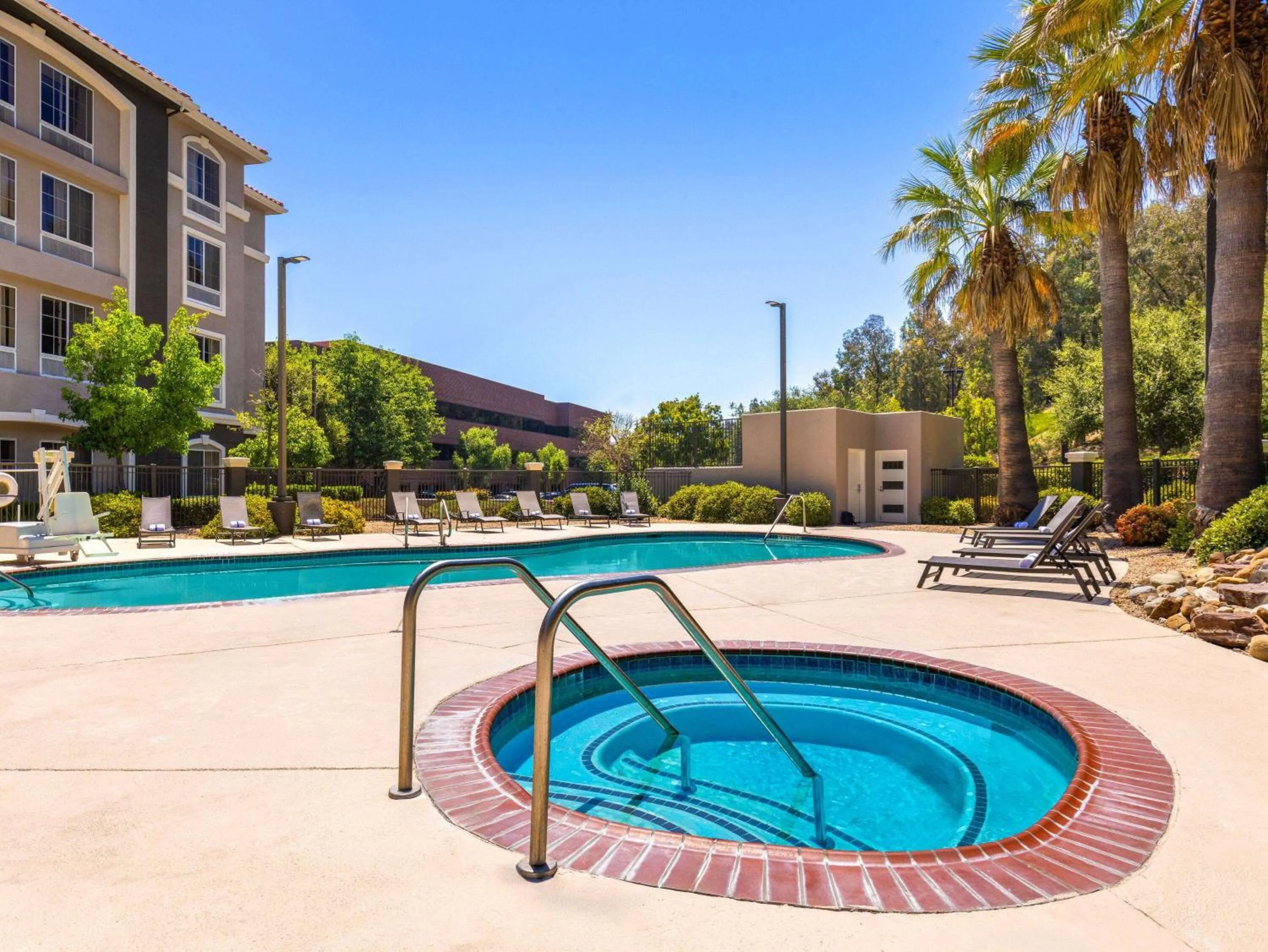 Hot Tub in La Quinta by Wyndham Santa Clarita - Valencia